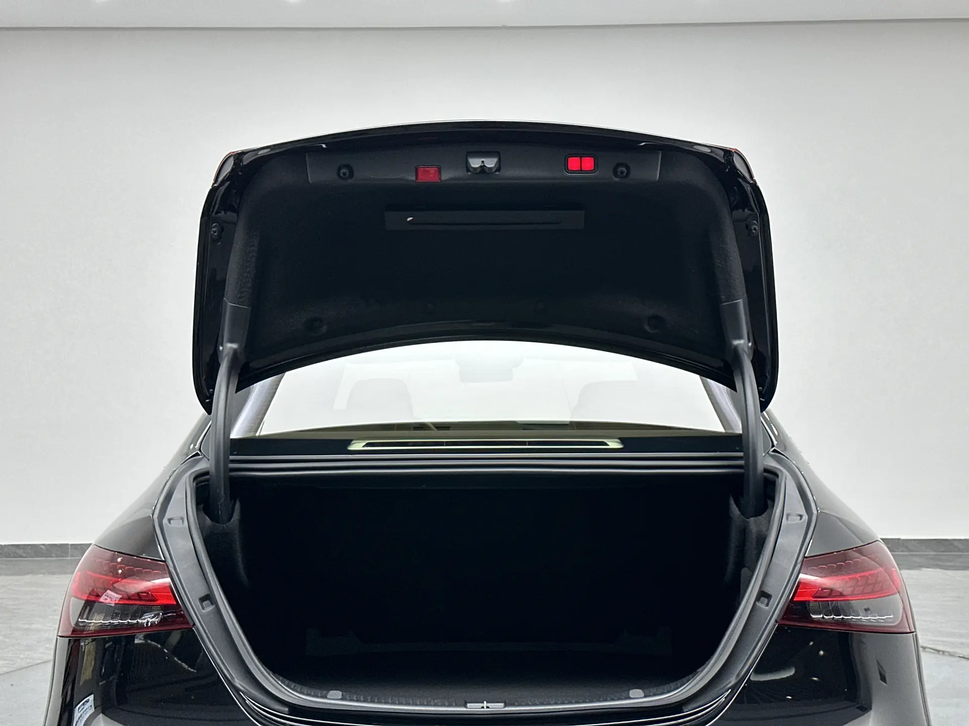 Mercedes-Benz E 300 L, 2022 42