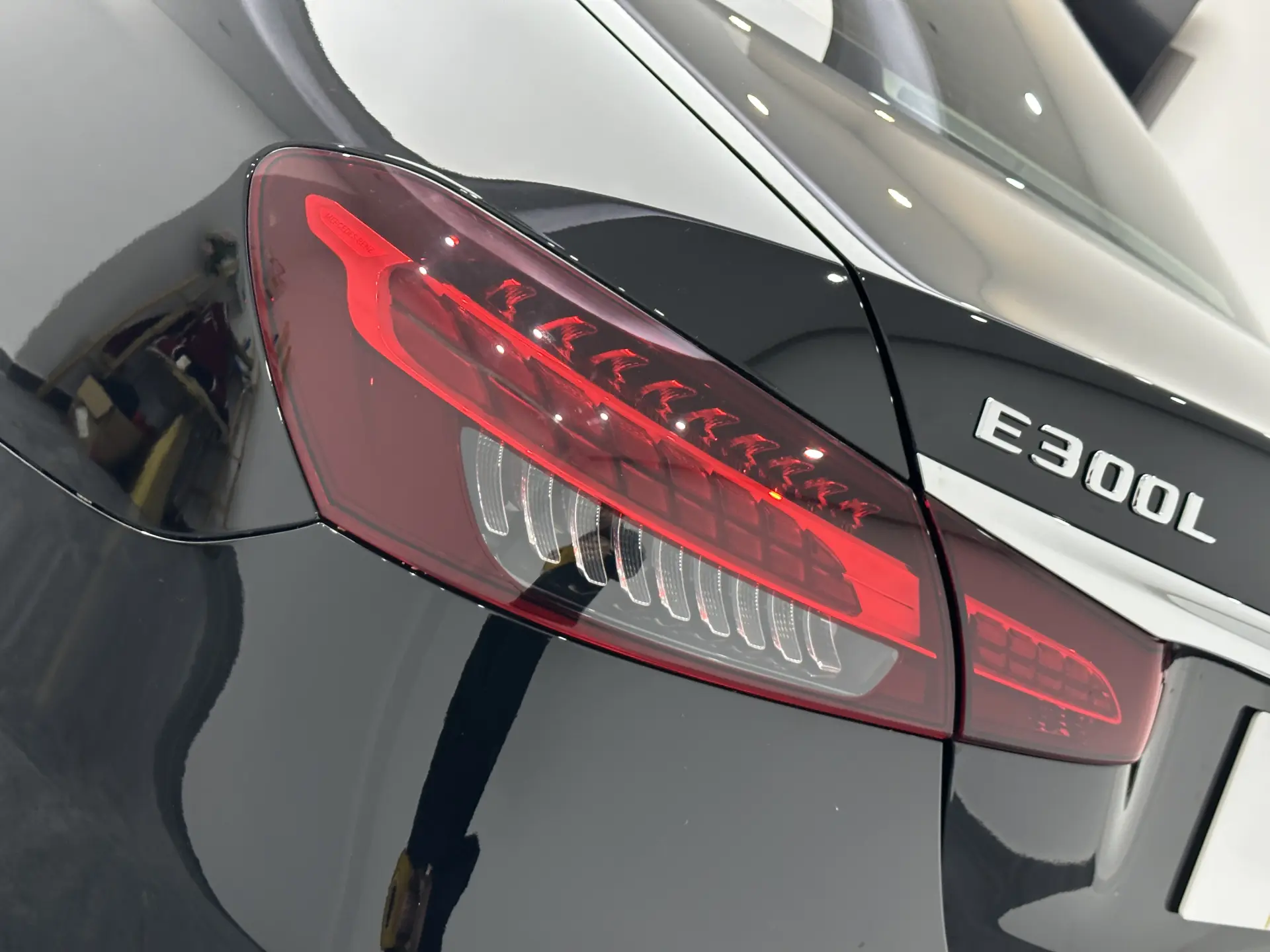 Mercedes-Benz E 300 L, 2022 30