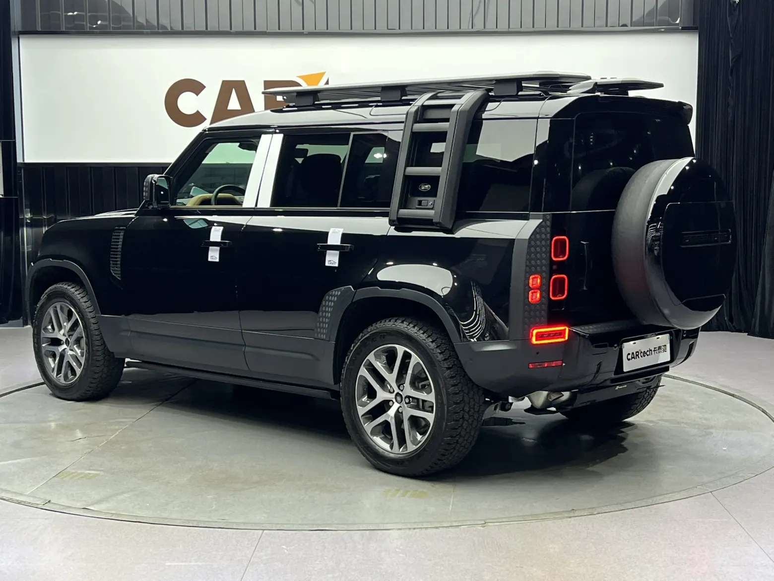 Land Rover Defender, 2024 7