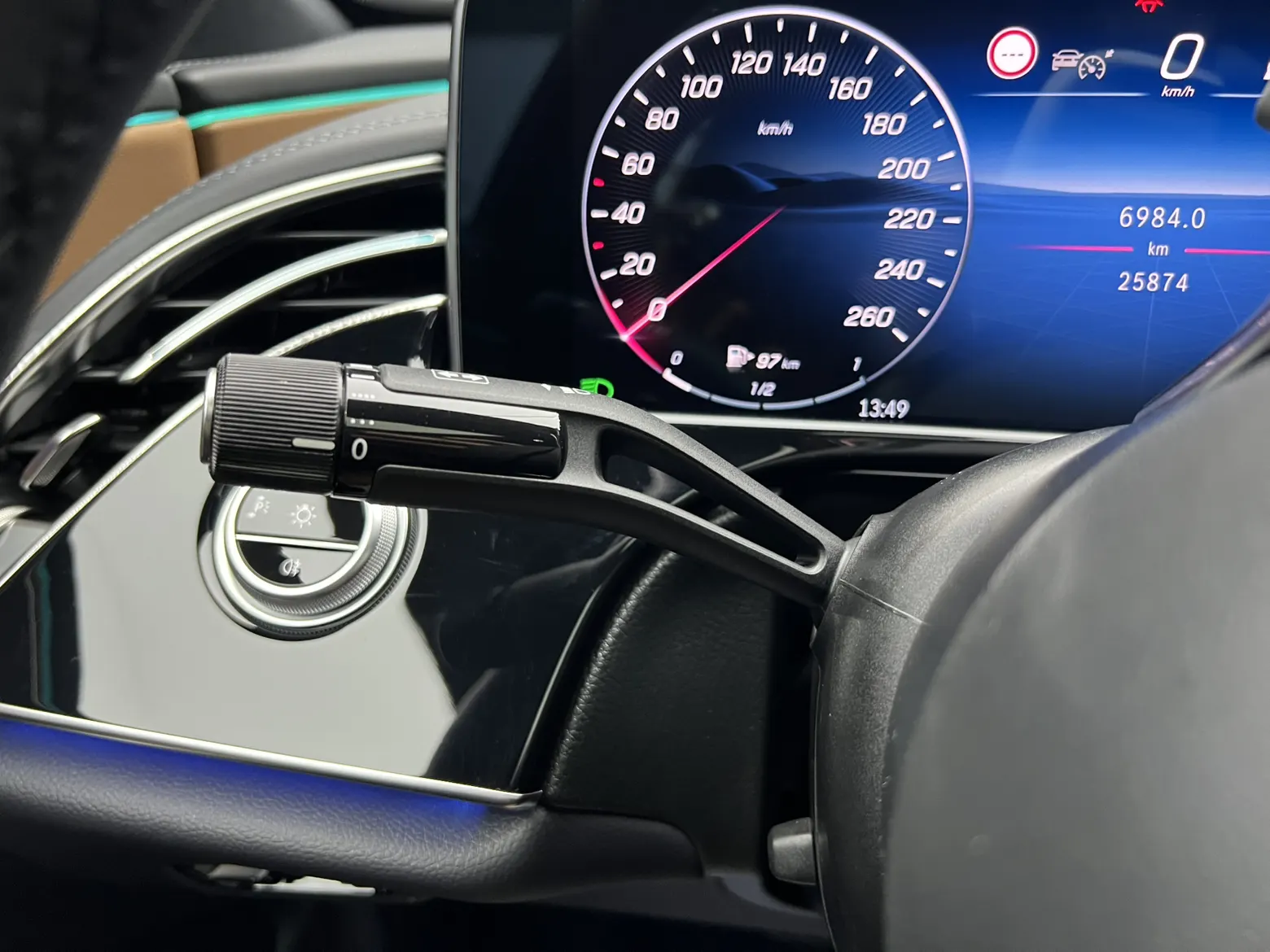 Mercedes-Benz E 300 L, 2024 27
