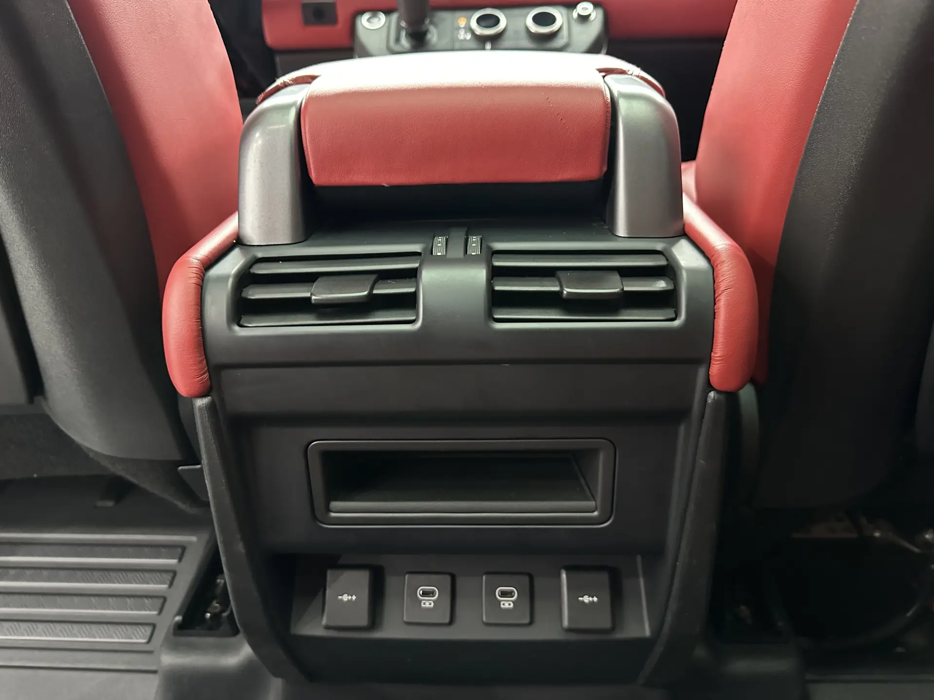 Land Rover Defender, 2022 25