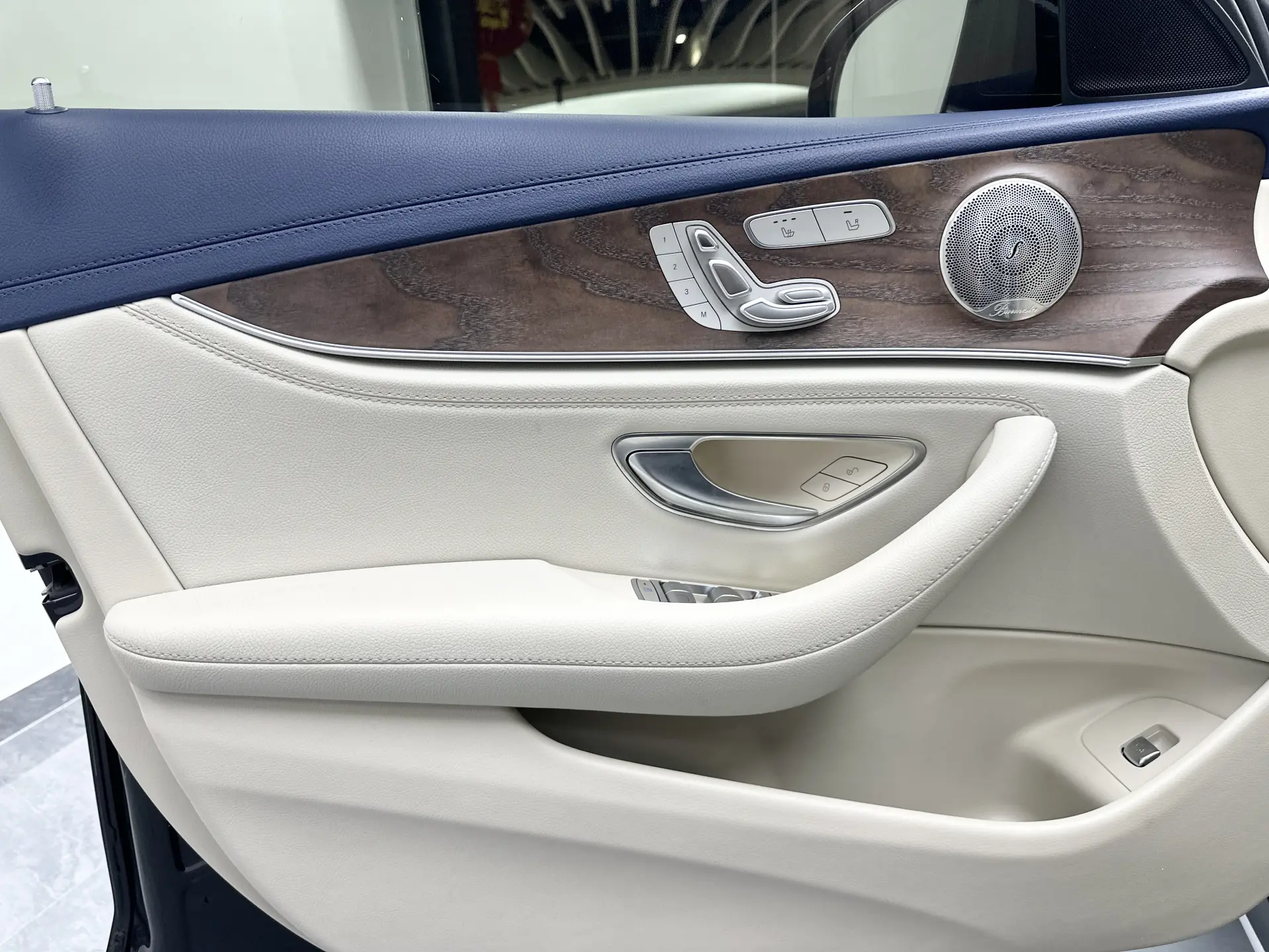 Mercedes-Benz E 300 L, 2022 35