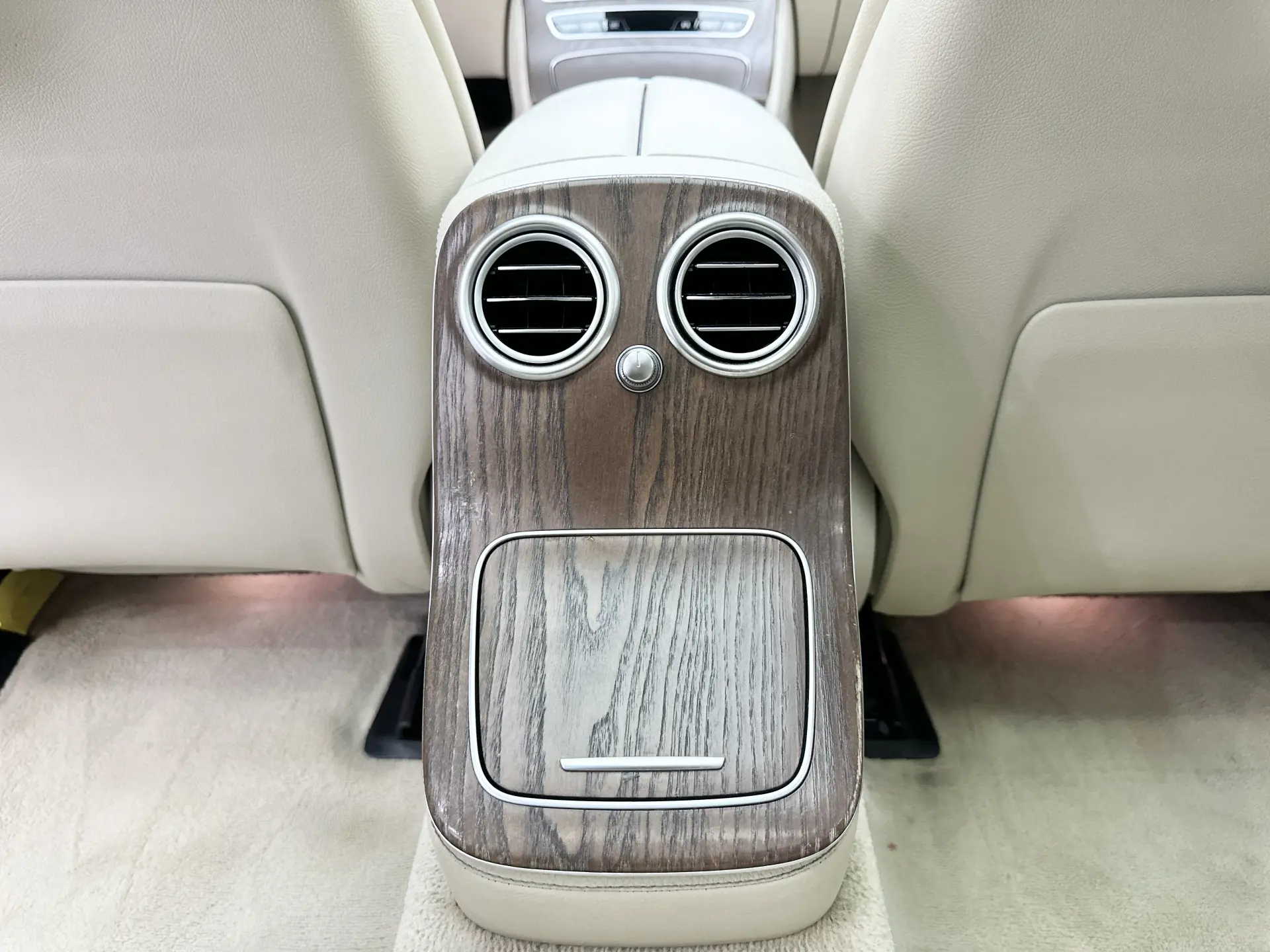 Mercedes-Benz E 300 L, 2022 28