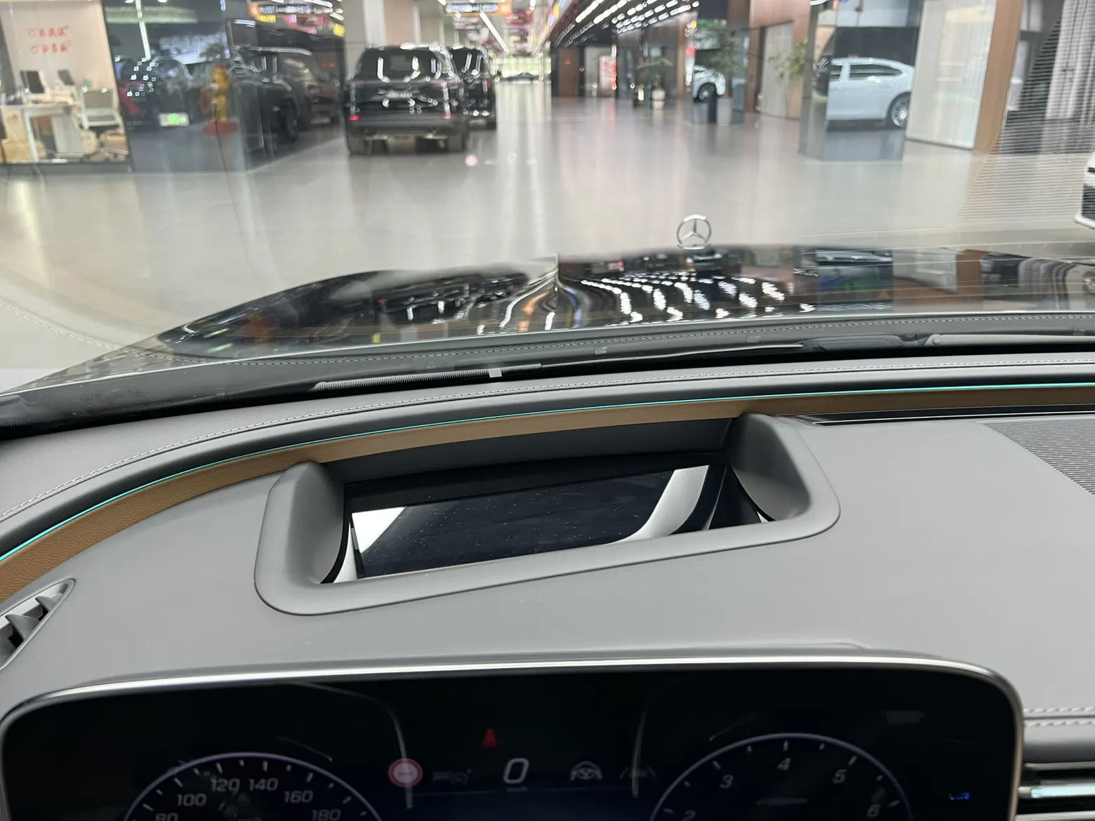 Mercedes-Benz E 300 L, 2024 22