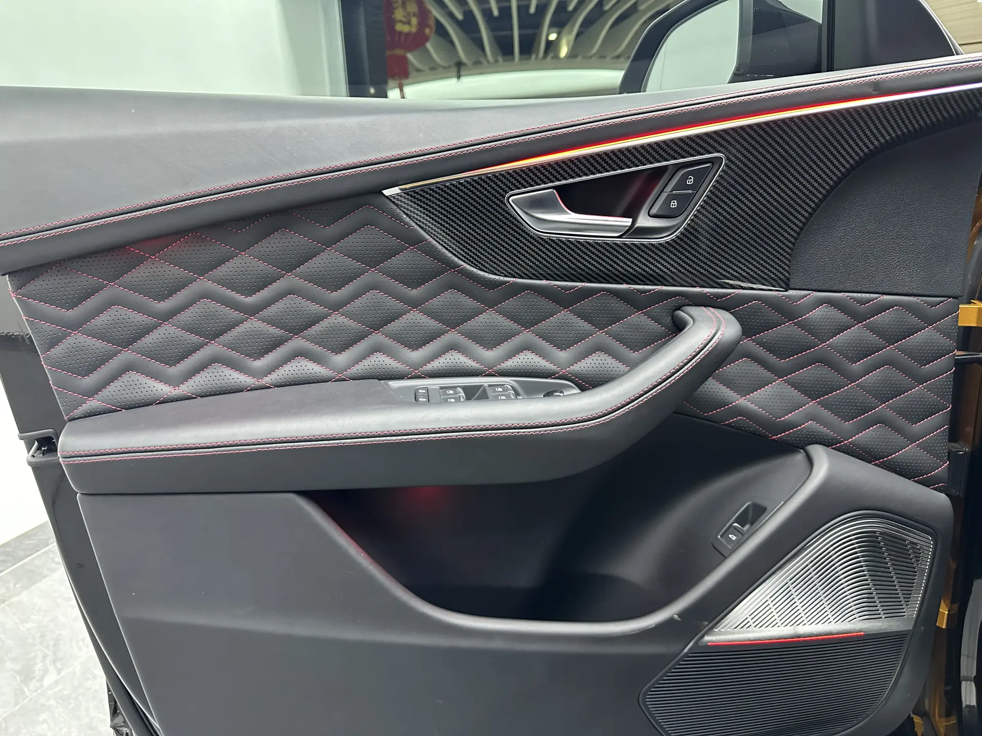 Audi Q8, 2025 33