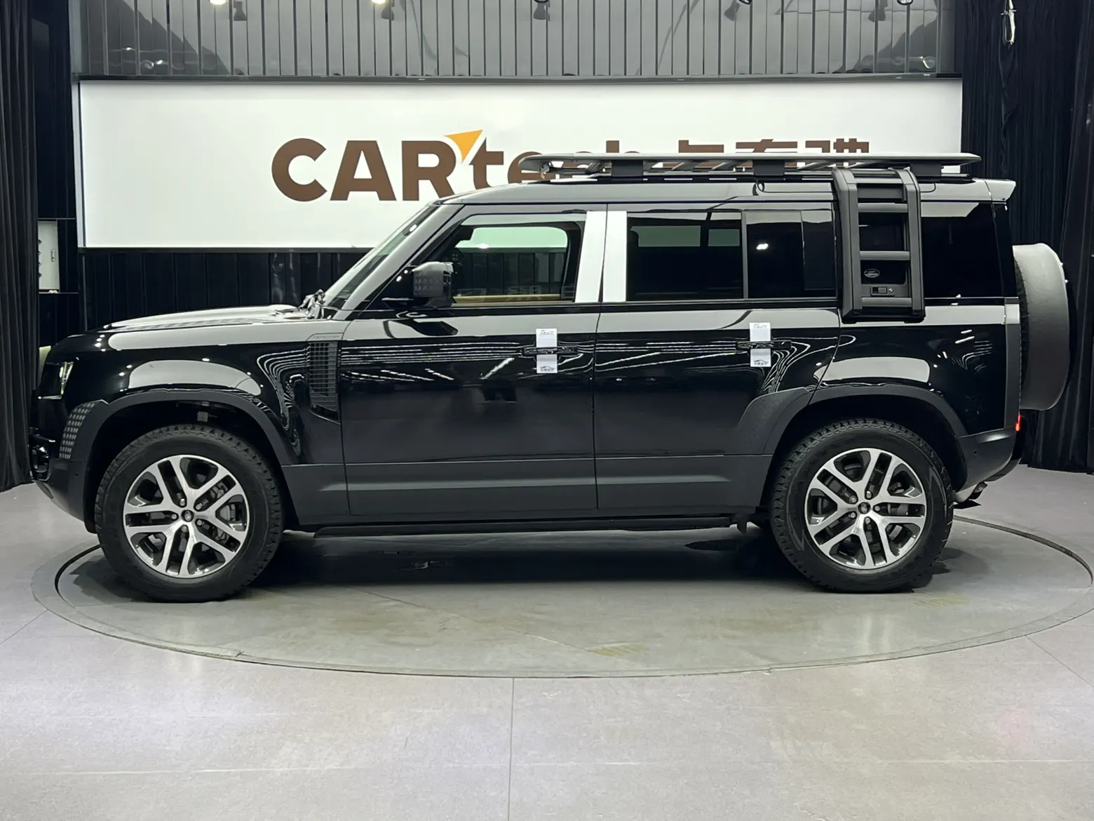 Land Rover Defender, 2024 8