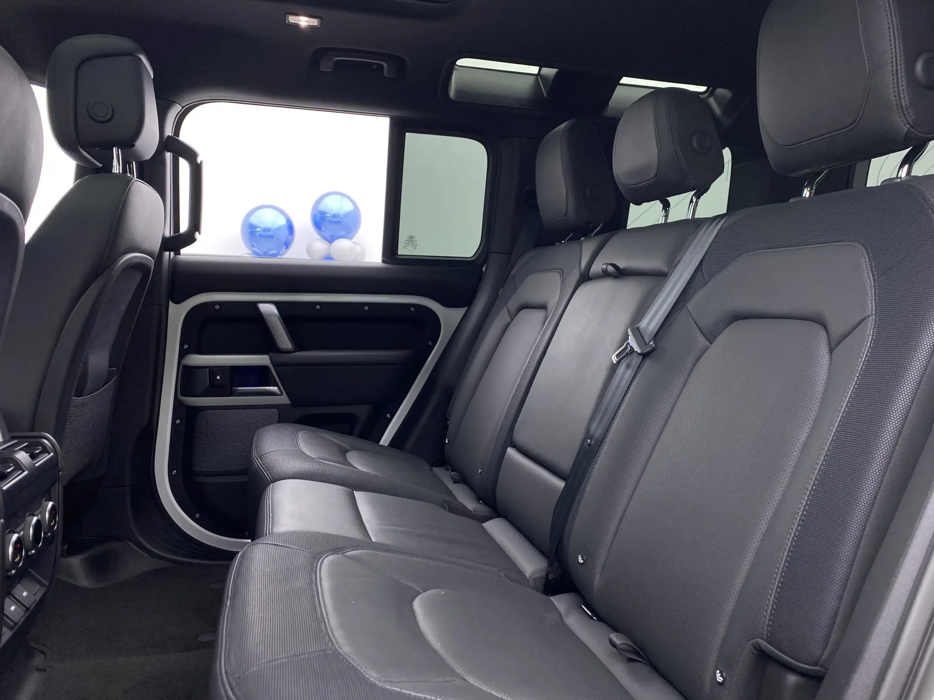 Land Rover Defender, 2024 8