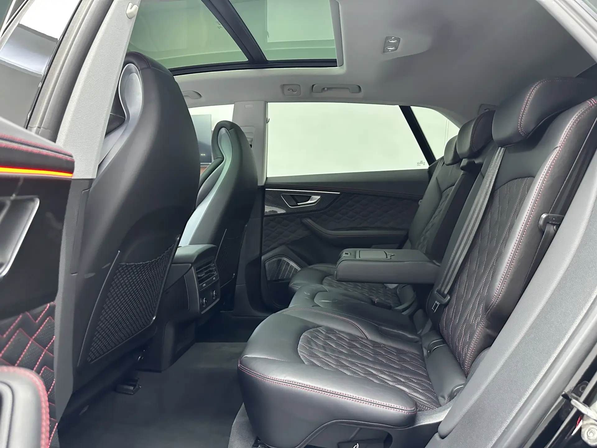 Audi Q8, 2025 19