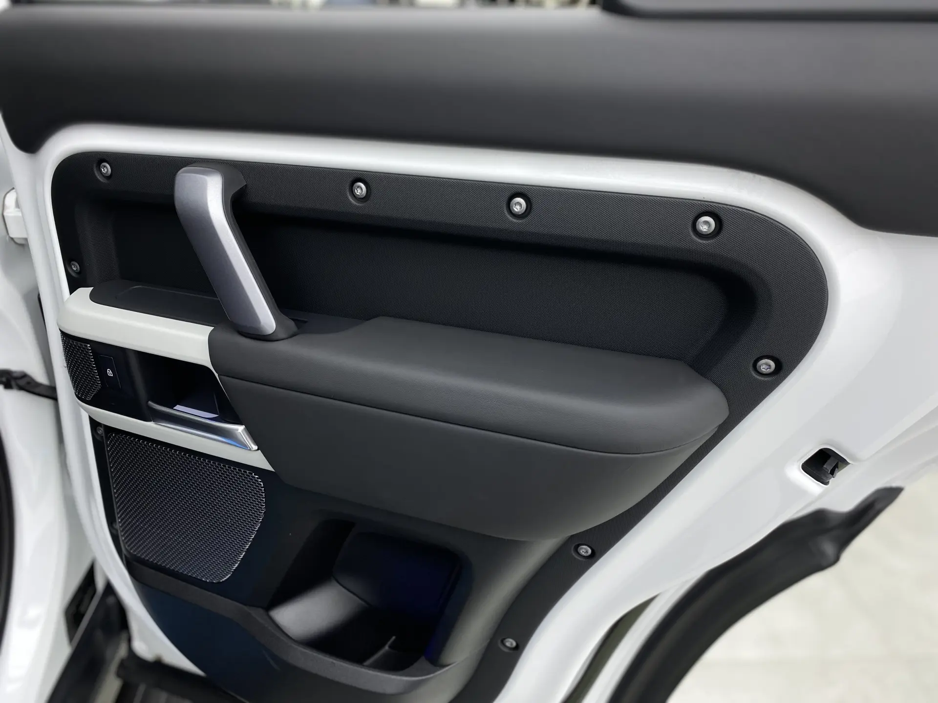 Land Rover Defender, 2024 22