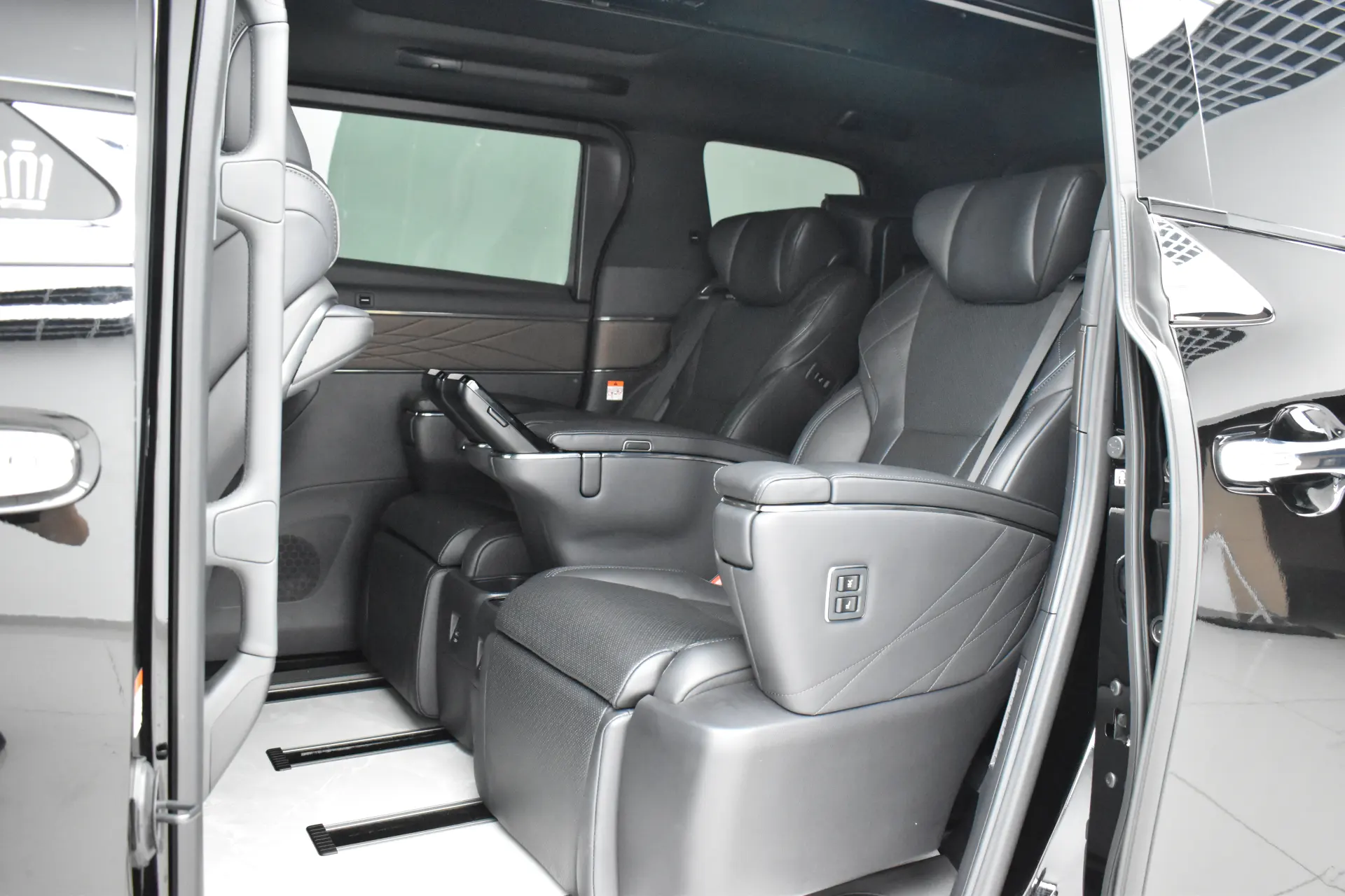 Toyota Vellfire, 2024 все фото