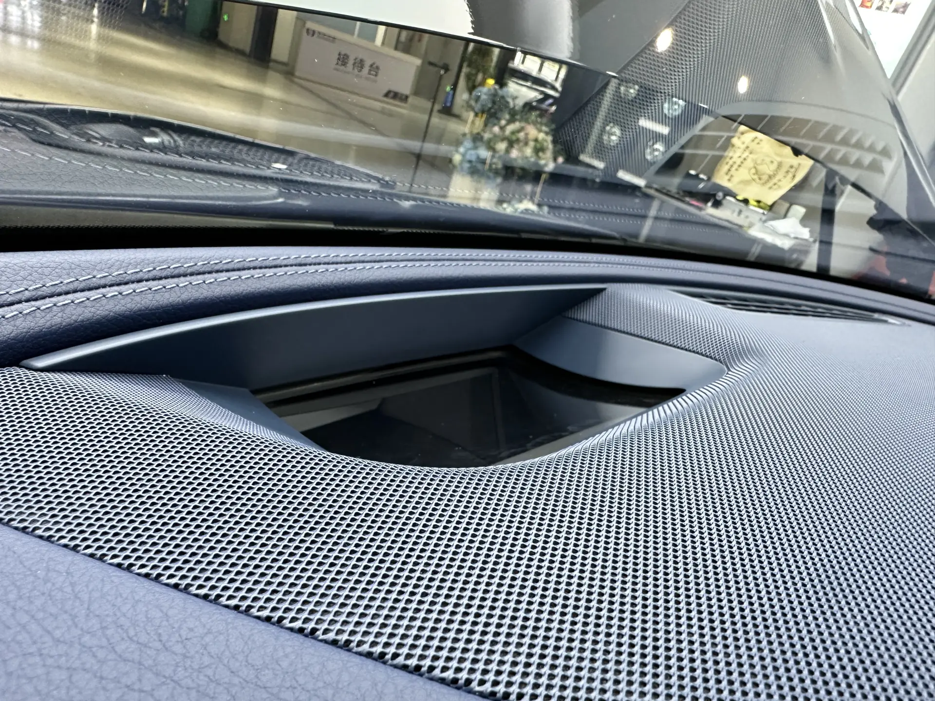 Mercedes-Benz E 300 L, 2022 25