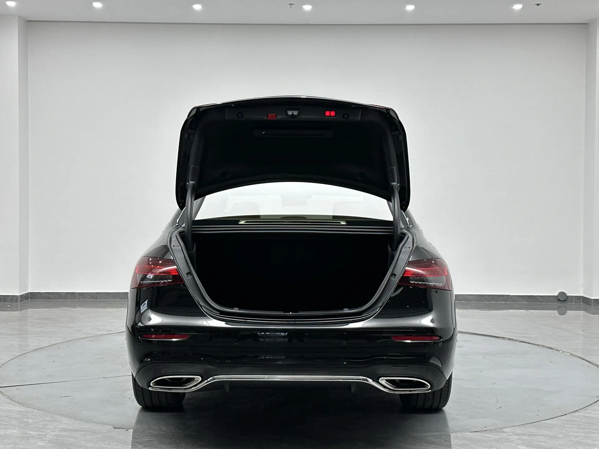 Mercedes-Benz E 300 L, 2022 41