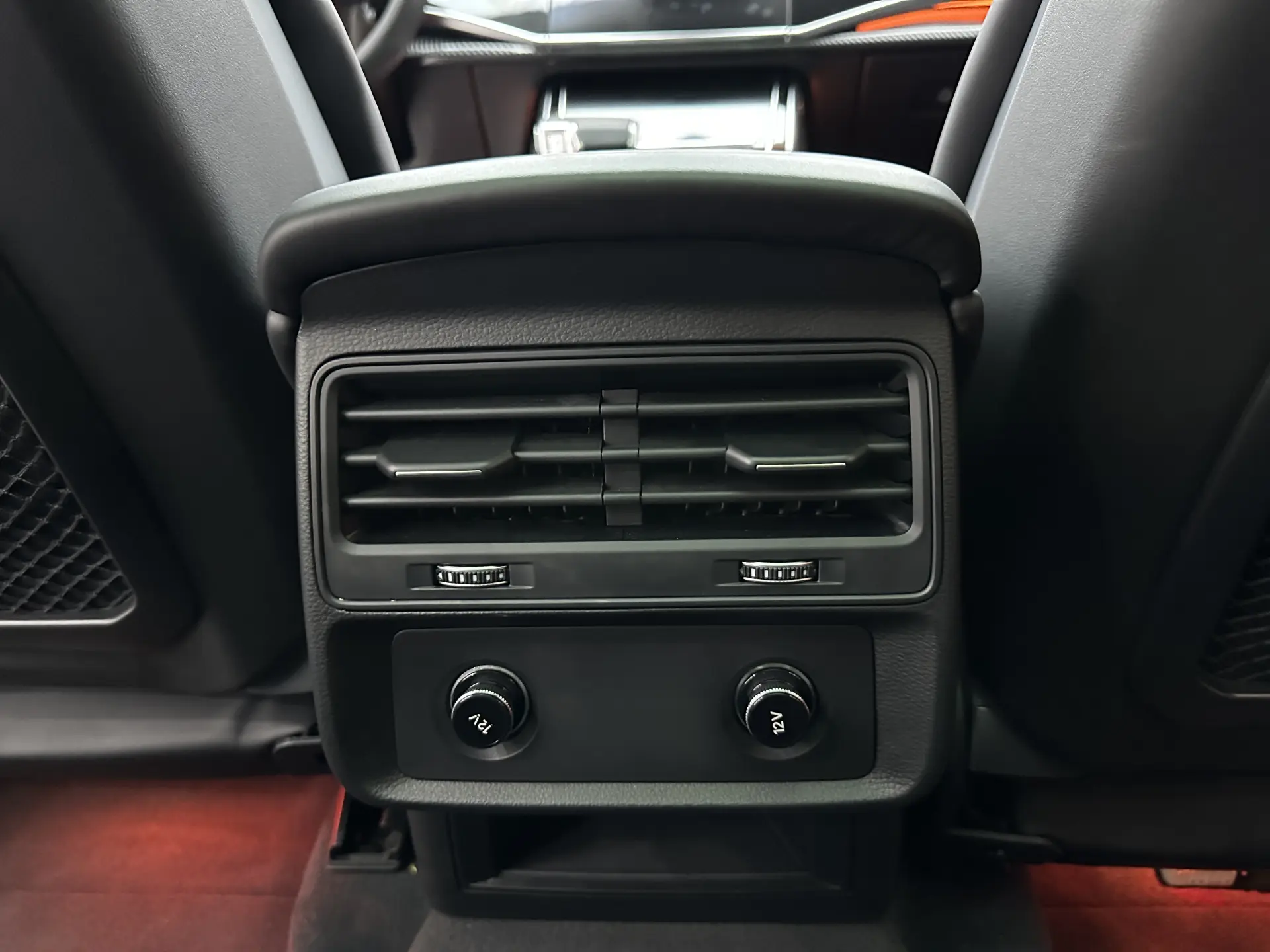 Audi Q8, 2025 27