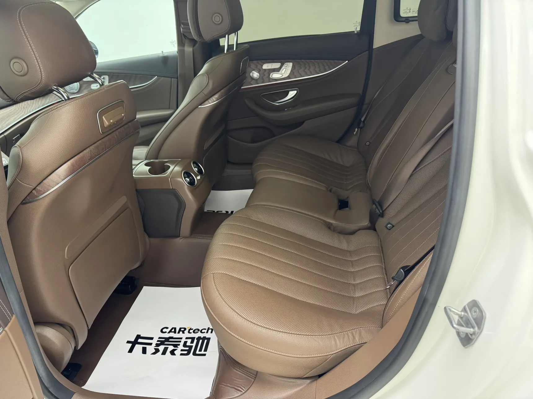 Mercedes-Benz E 300 L, 2020 14