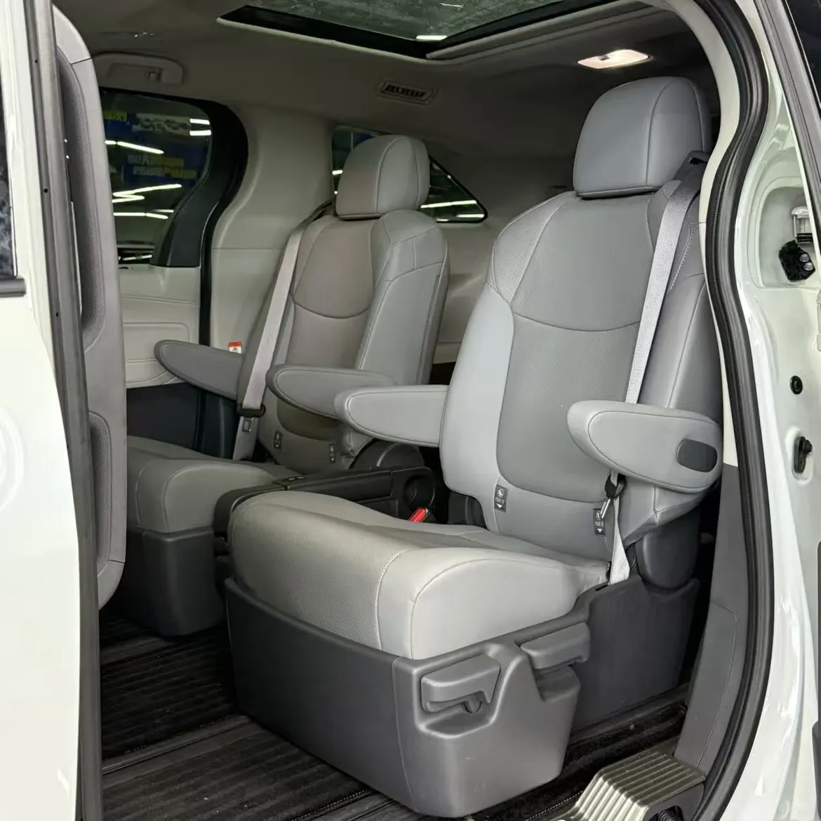 Toyota Granvia, 2023 14