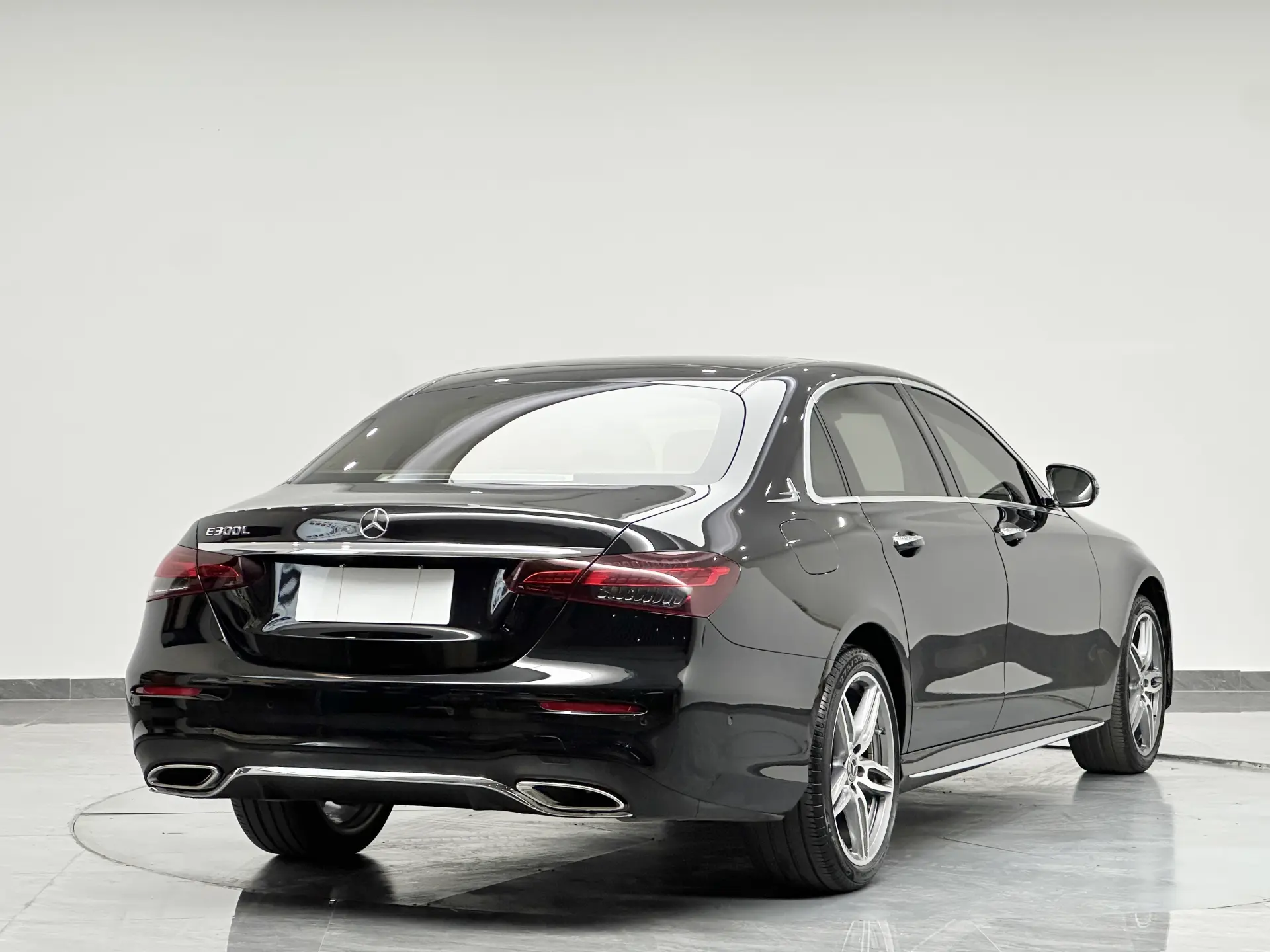 Mercedes-Benz E 300 L, 2022 16