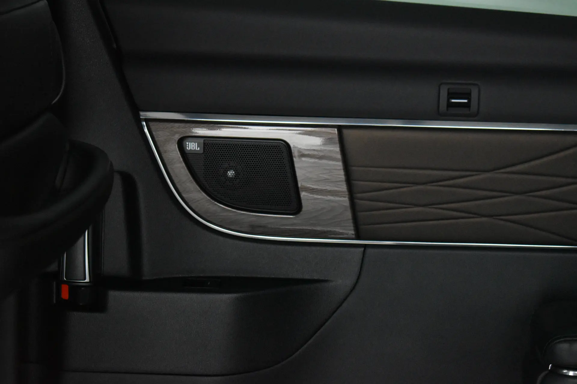Toyota Vellfire, 2024 11
