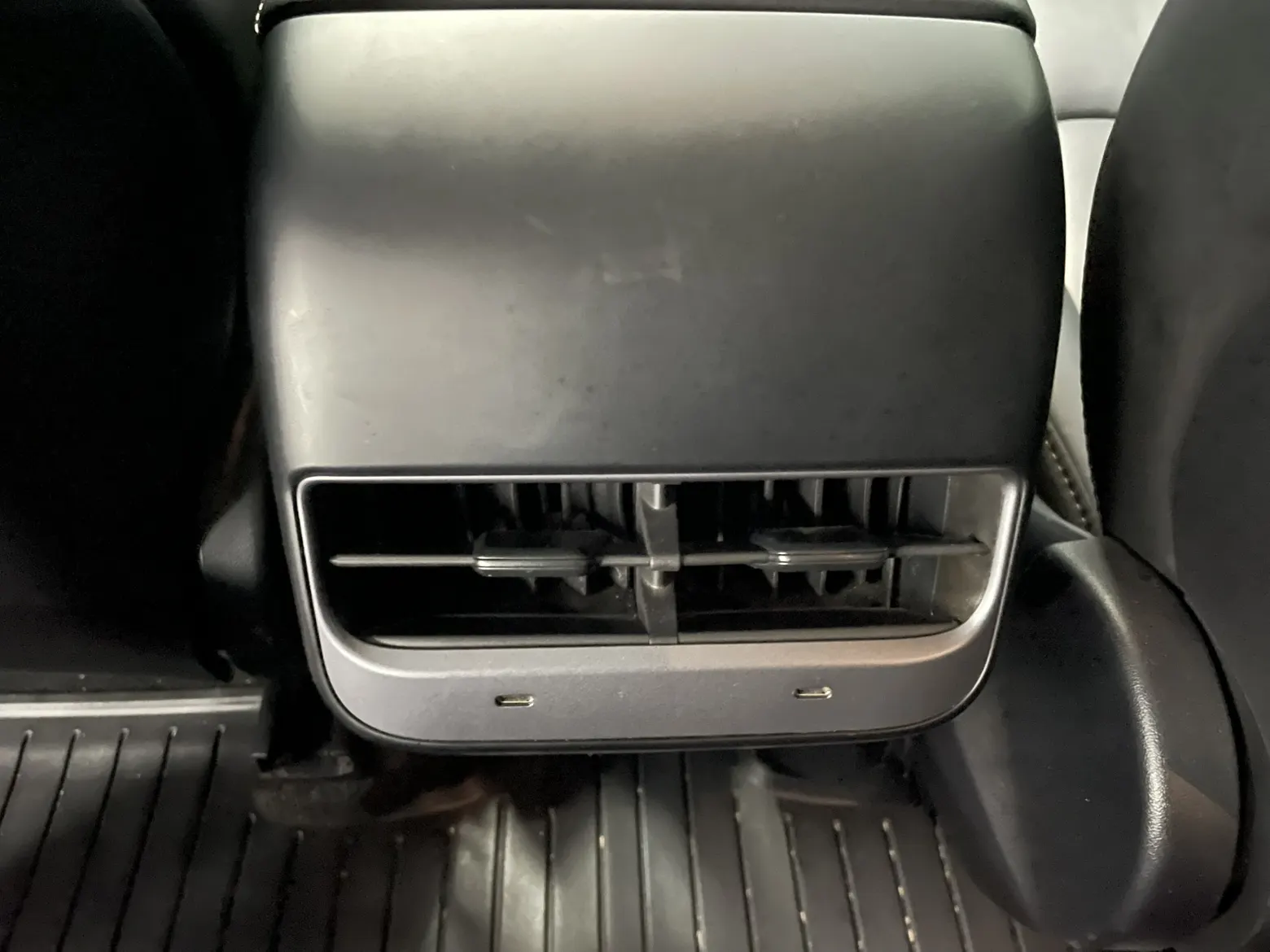 Tesla Model Y, 2024 16