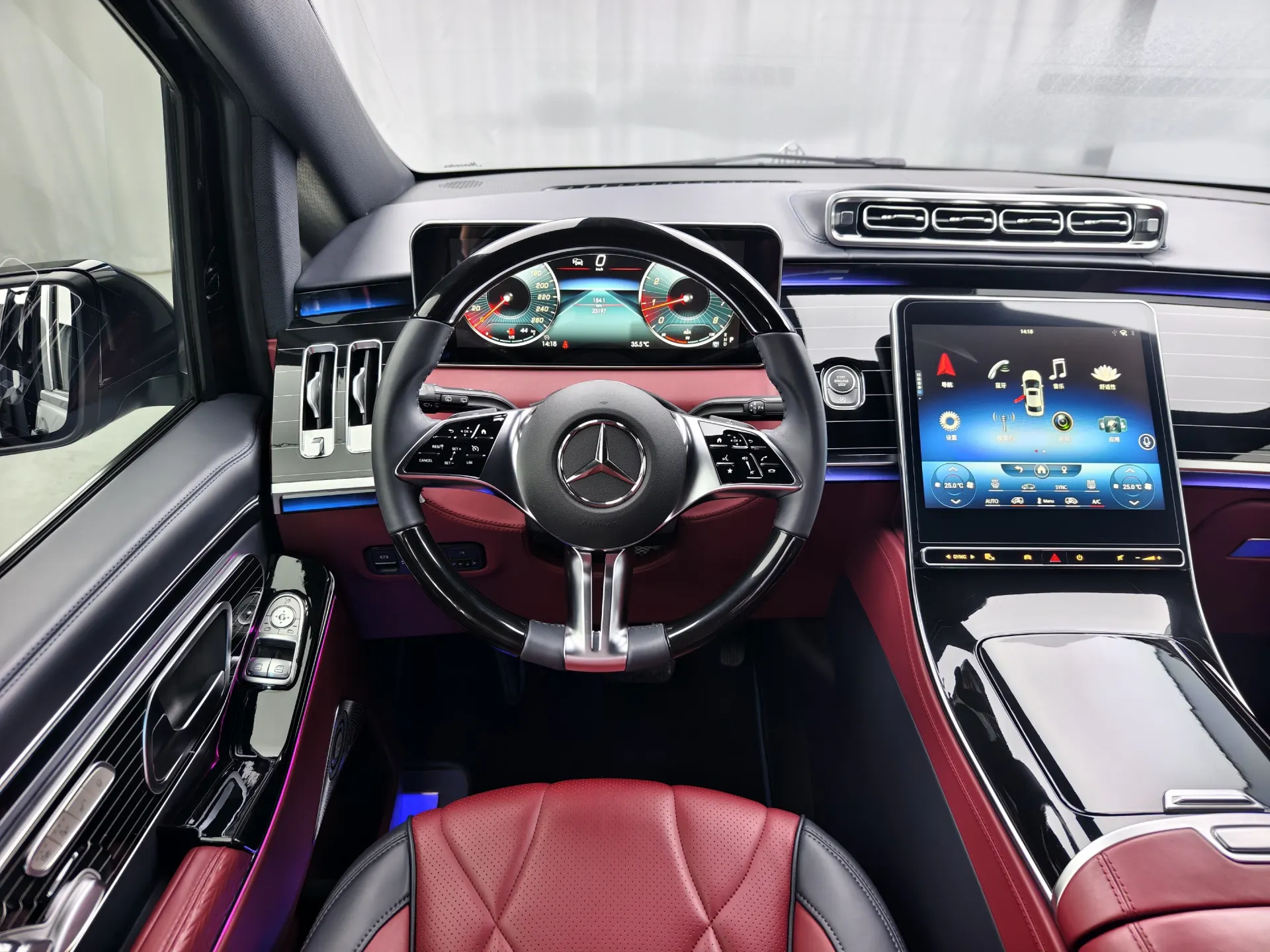 Mercedes-Benz Vito, 2025 9