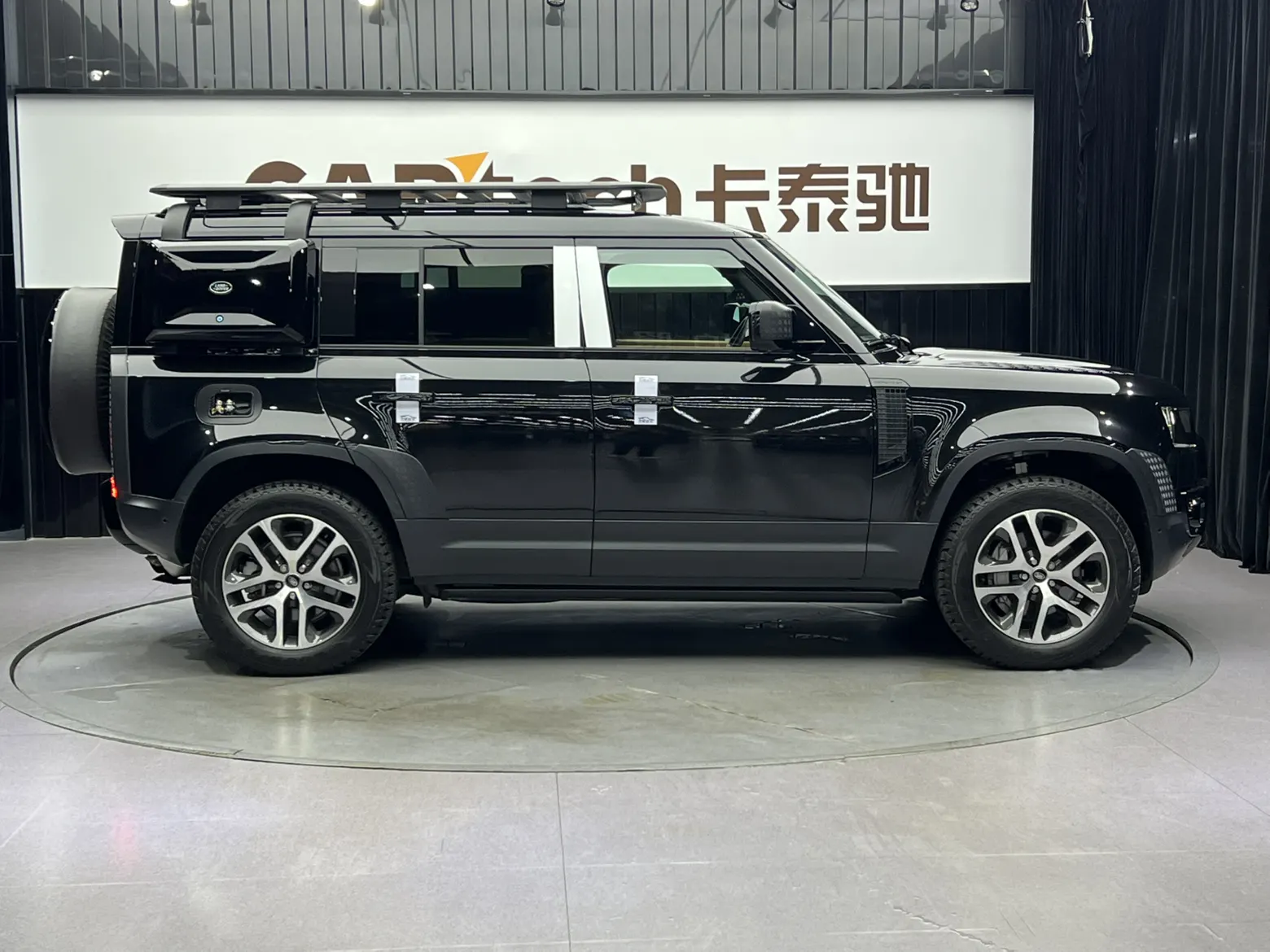 Land Rover Defender, 2024 4
