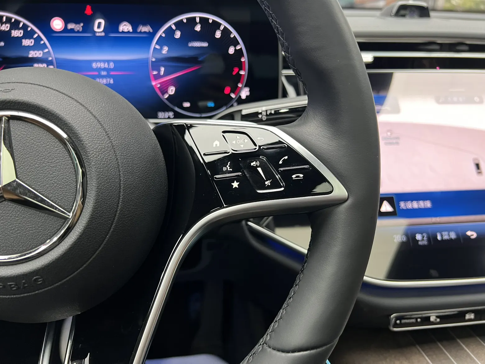 Mercedes-Benz E 300 L, 2024 26