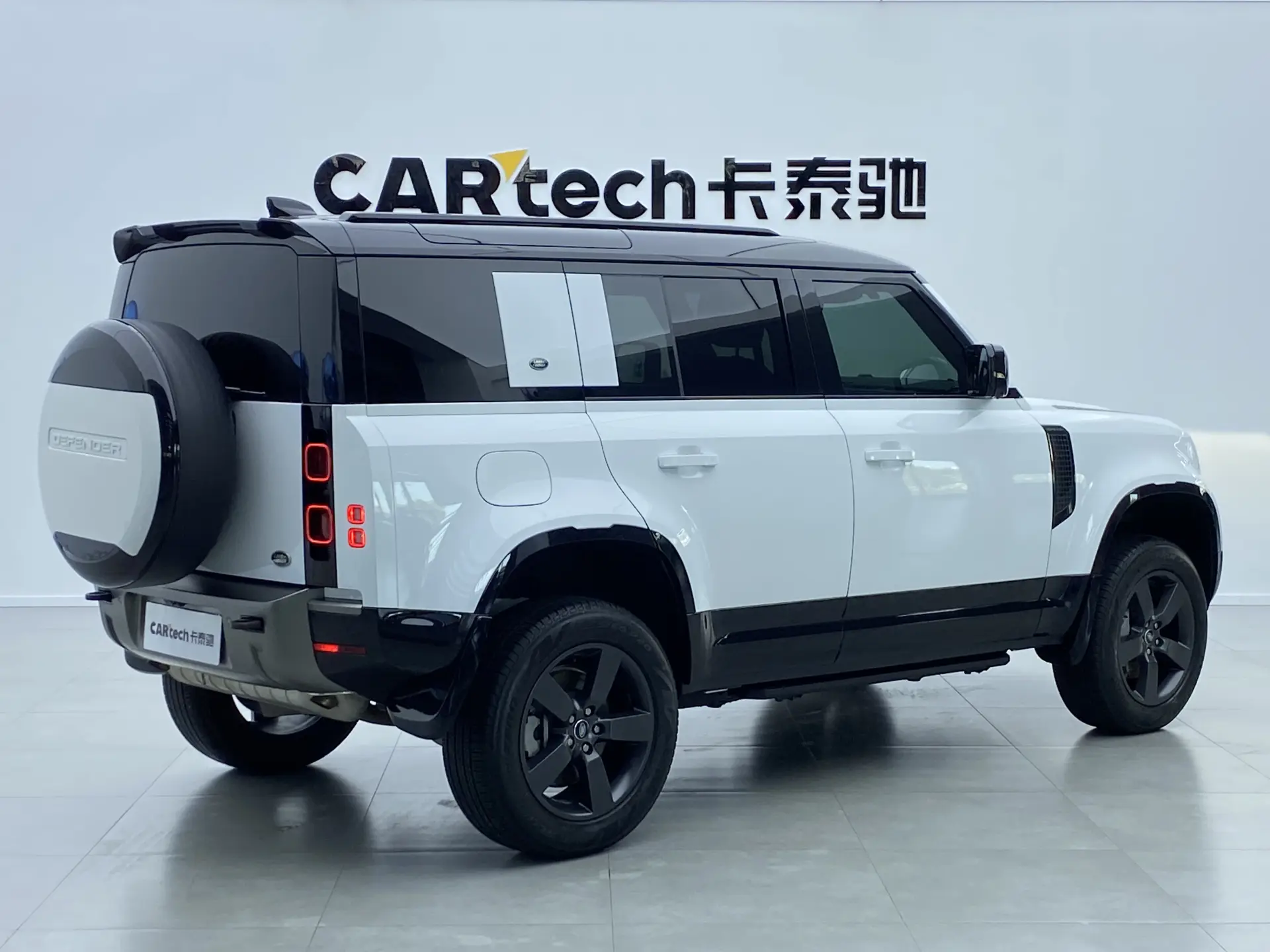 Land Rover Defender, 2024 3