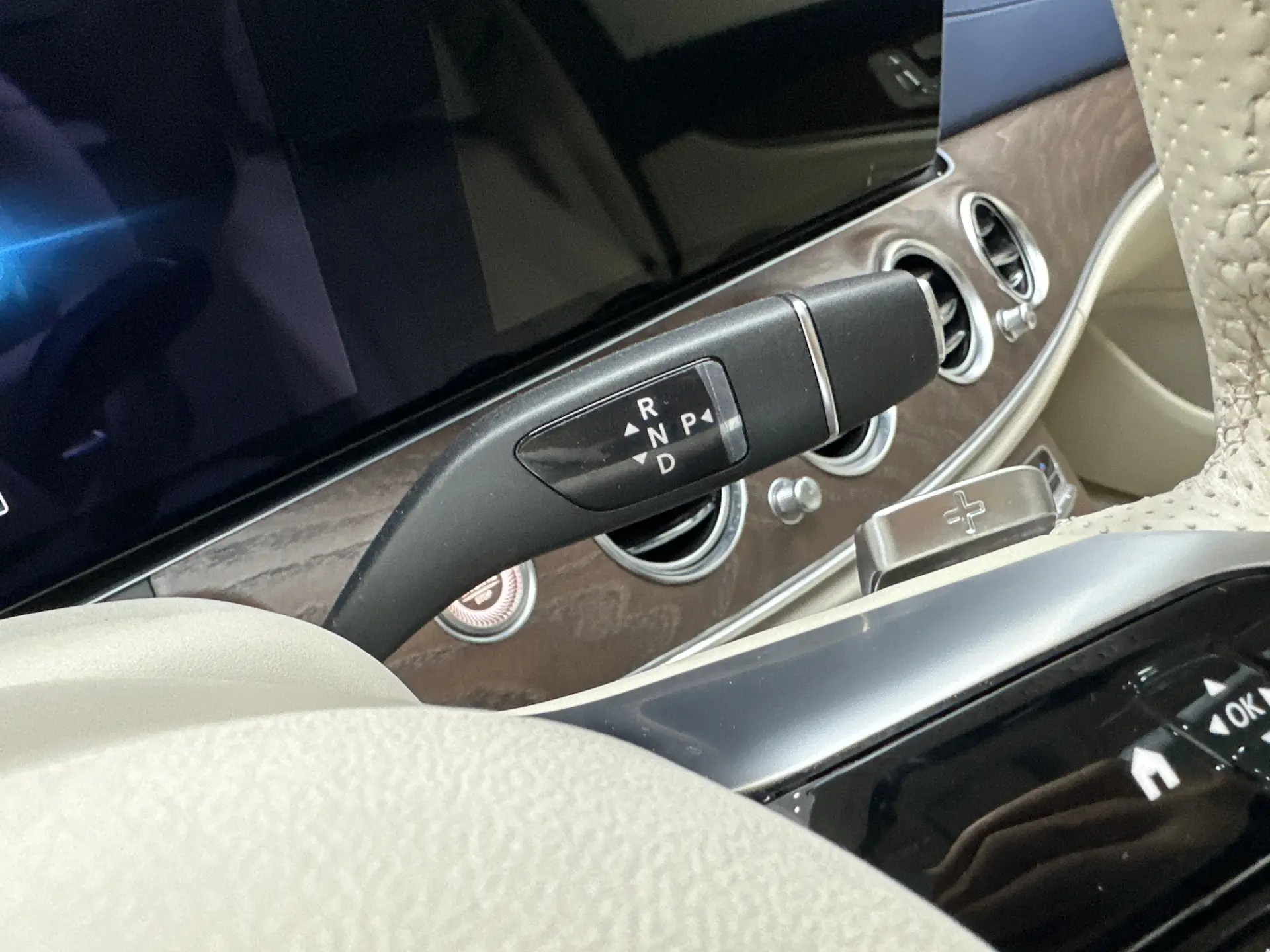 Mercedes-Benz E 300 L, 2022 26