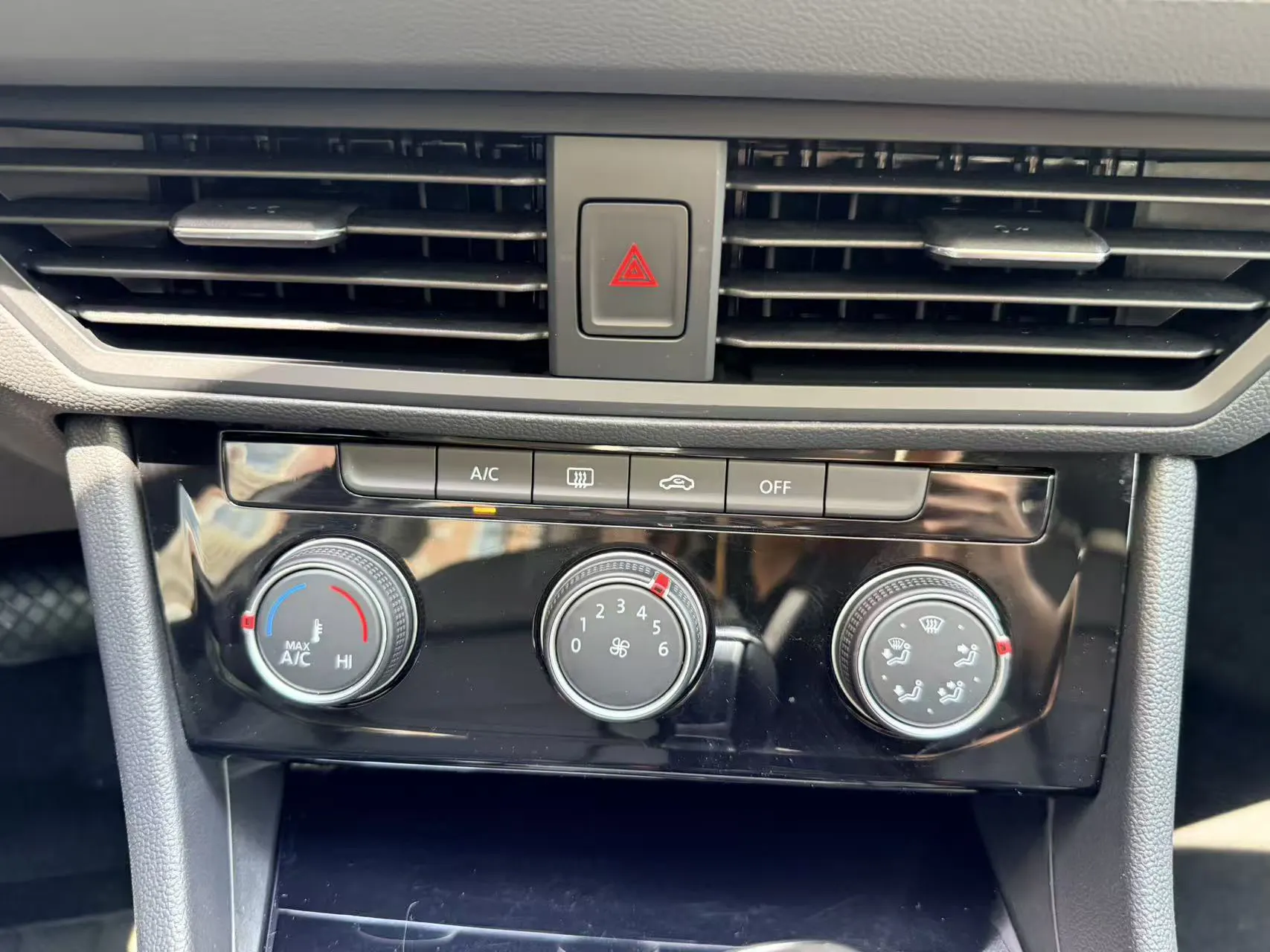 Volkswagen Sagitar, 2020 24