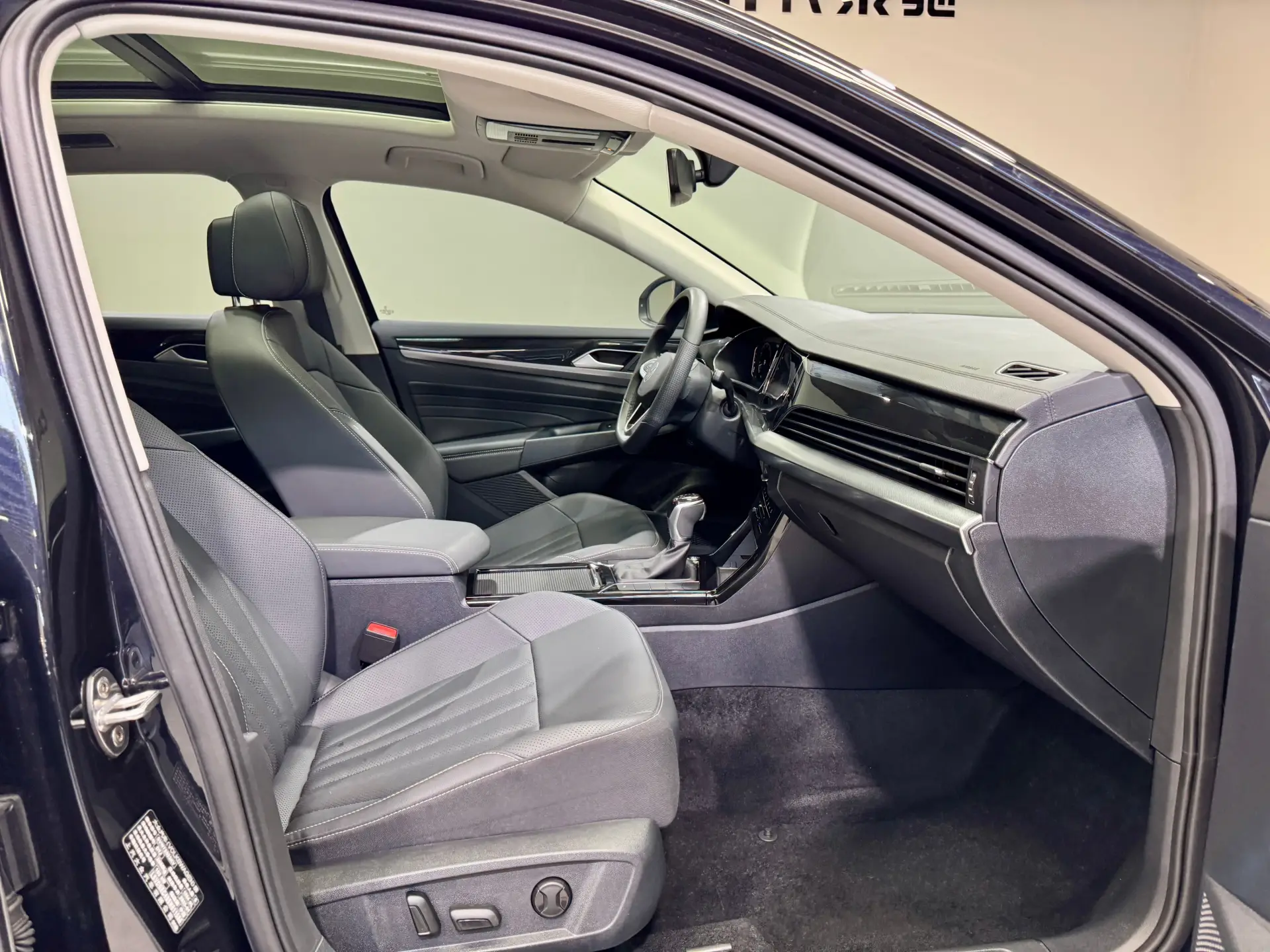 Volkswagen Passat, 2025 15