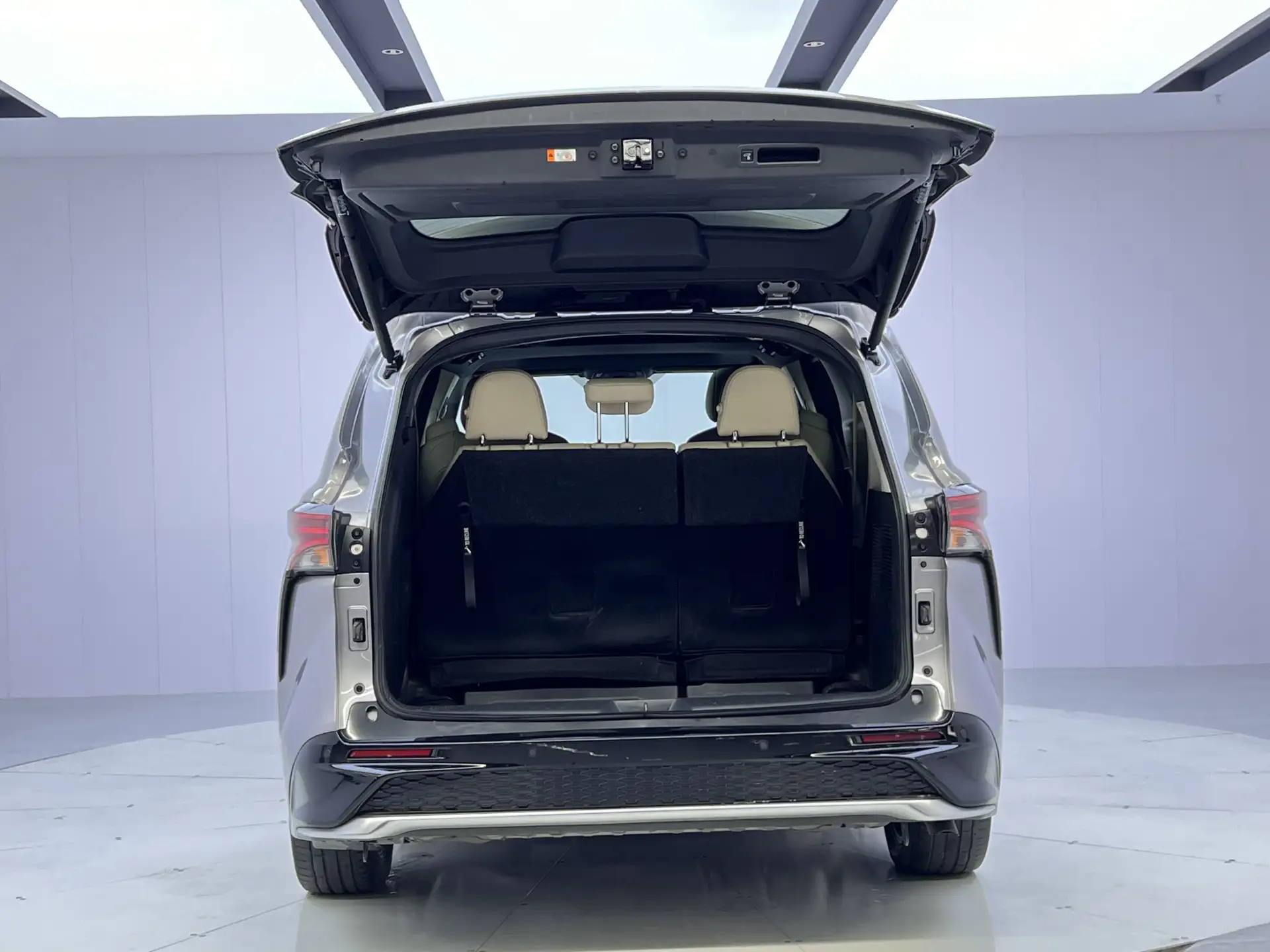 Toyota Granvia, 2024 13