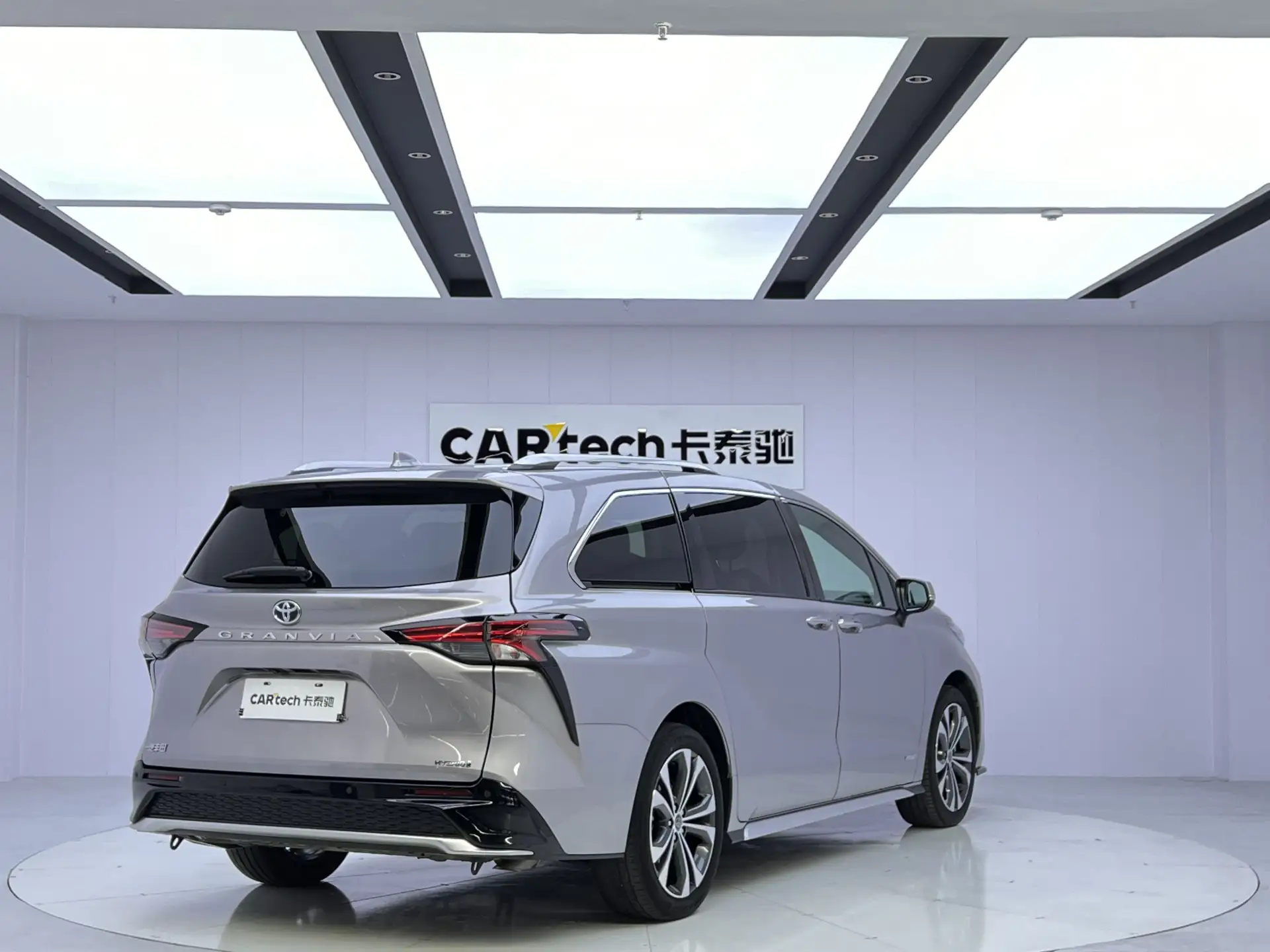 Toyota Granvia, 2024 все фото