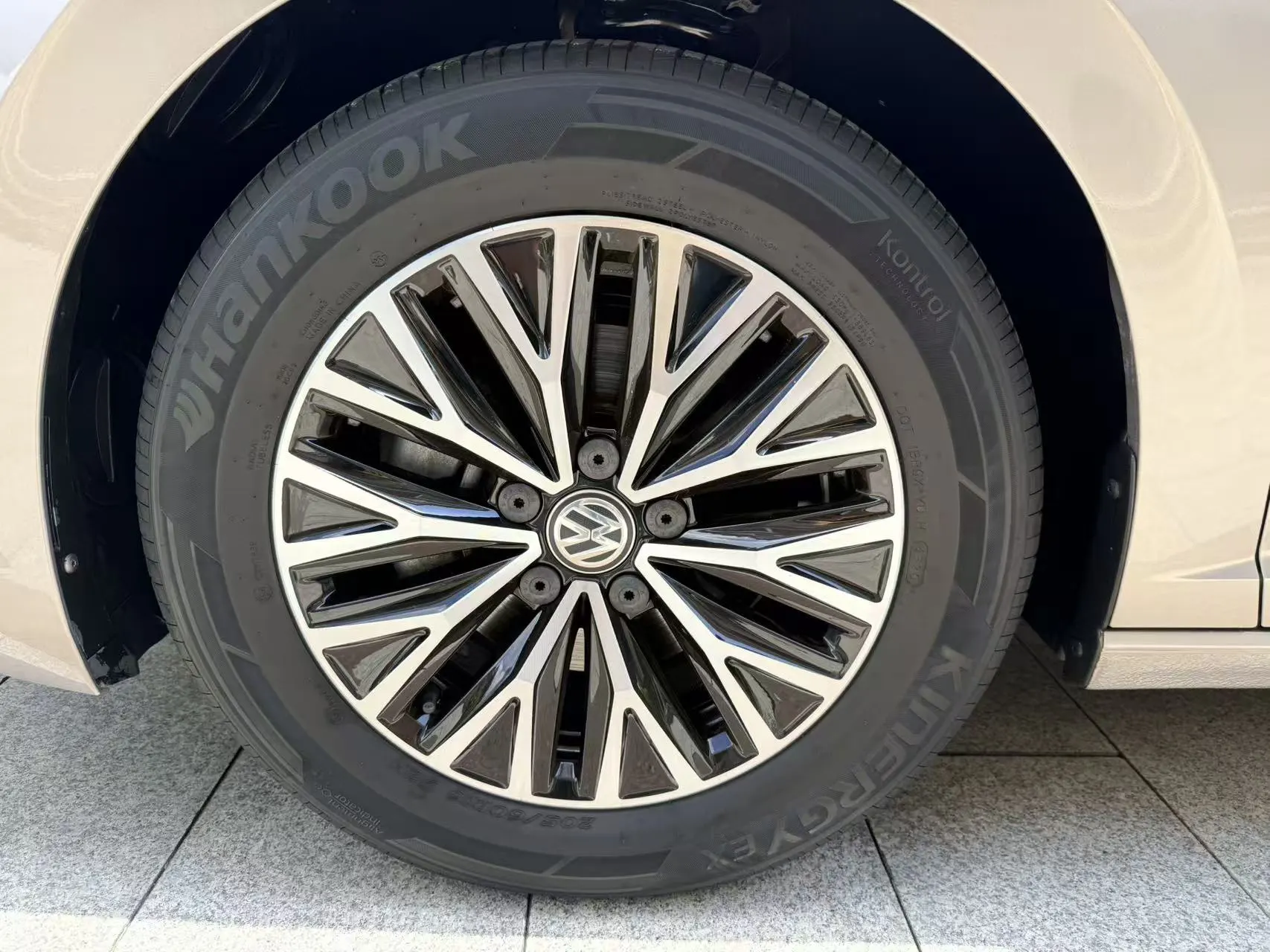 Volkswagen Sagitar, 2020 8