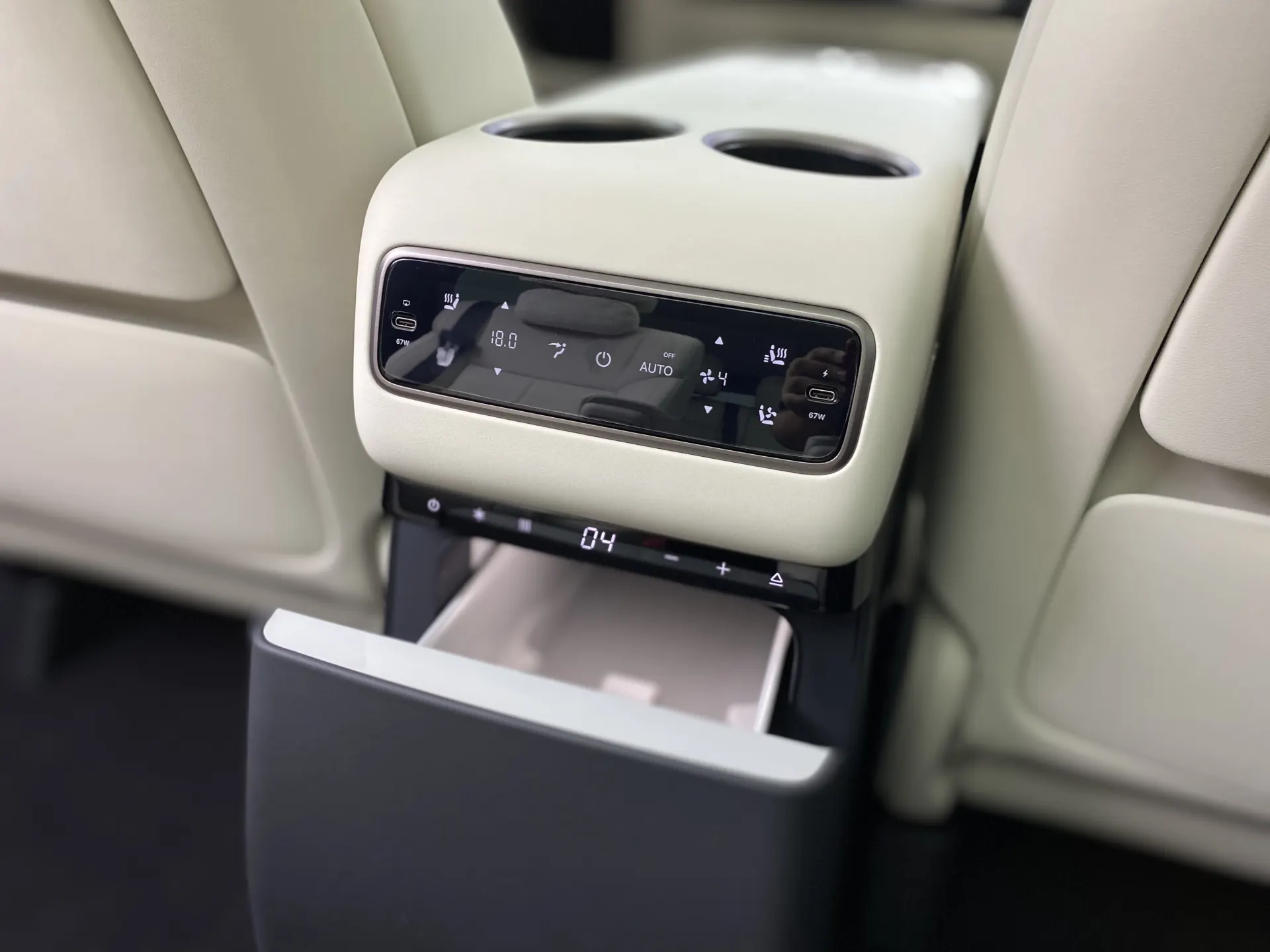 Li Auto MEGA, 2025 32