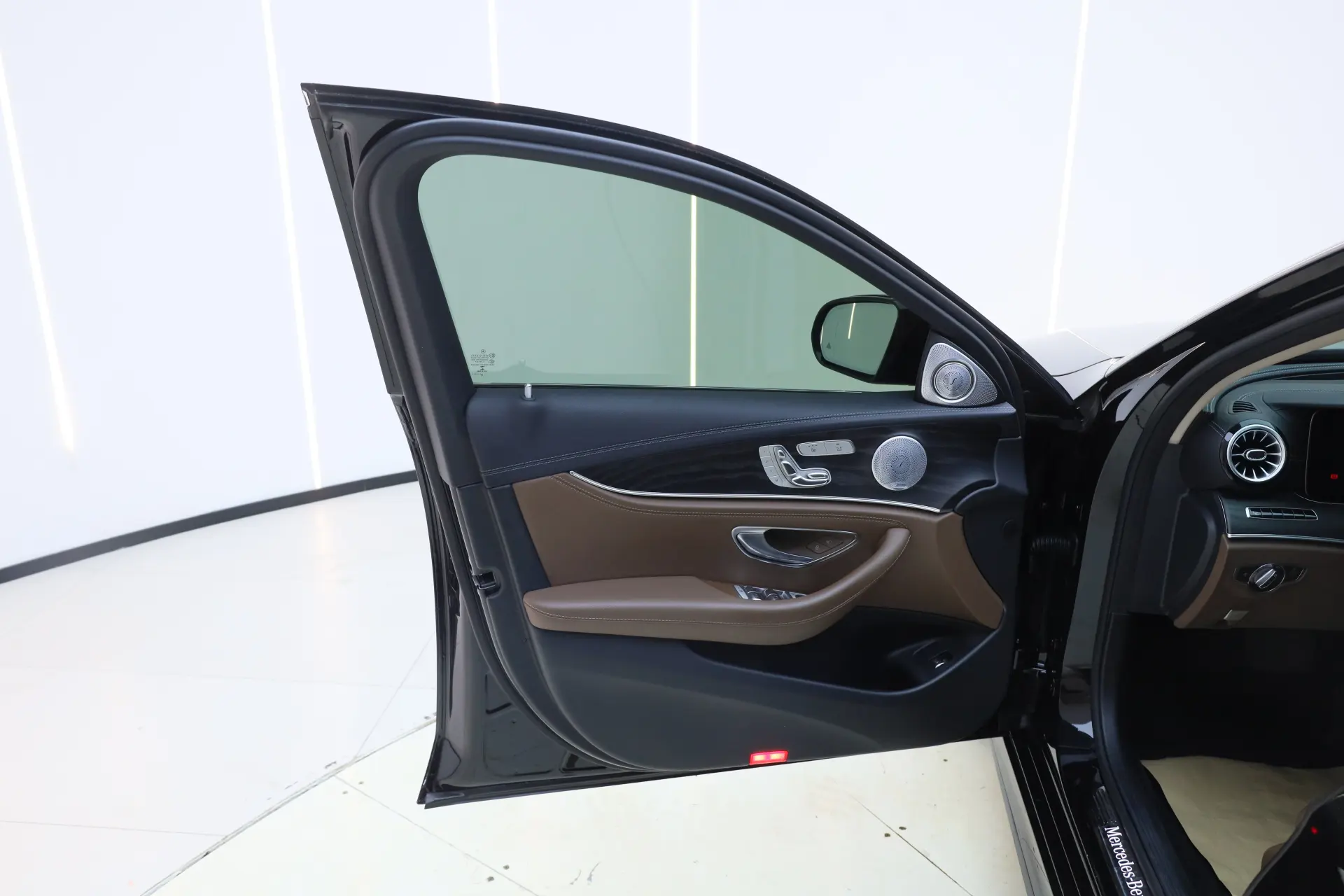 Mercedes-Benz E 300 L, 2020 28