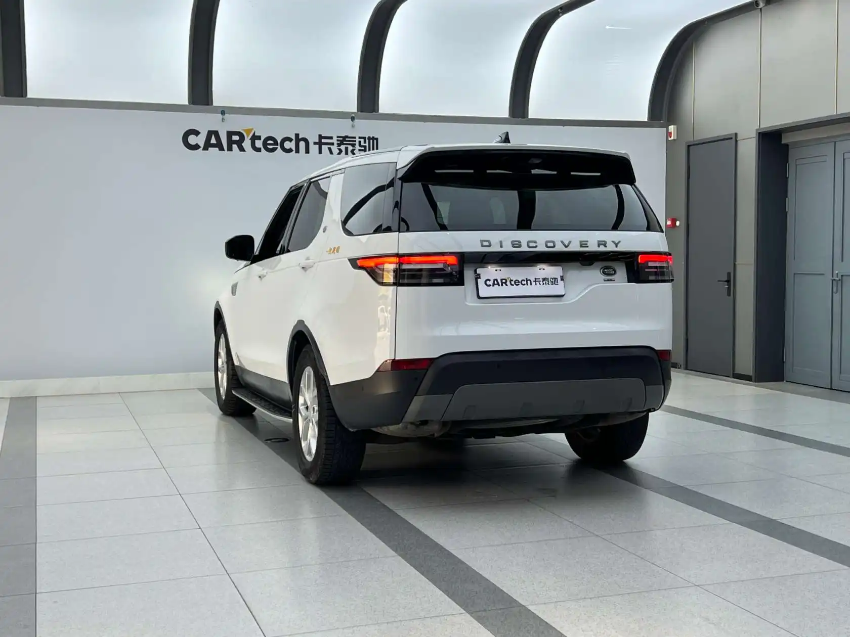 Land Rover Discovery, 2019 4