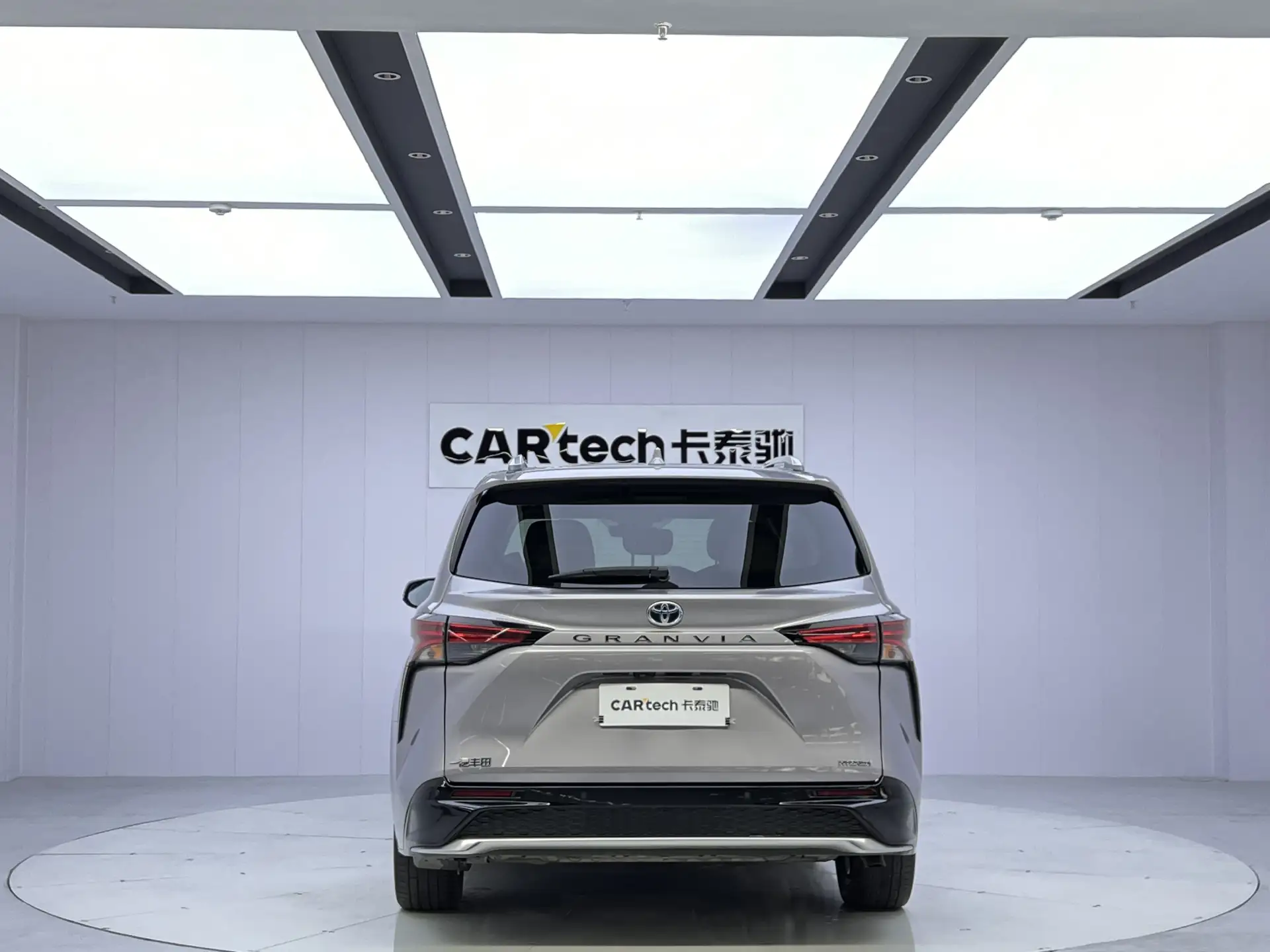 Toyota Granvia, 2024 4