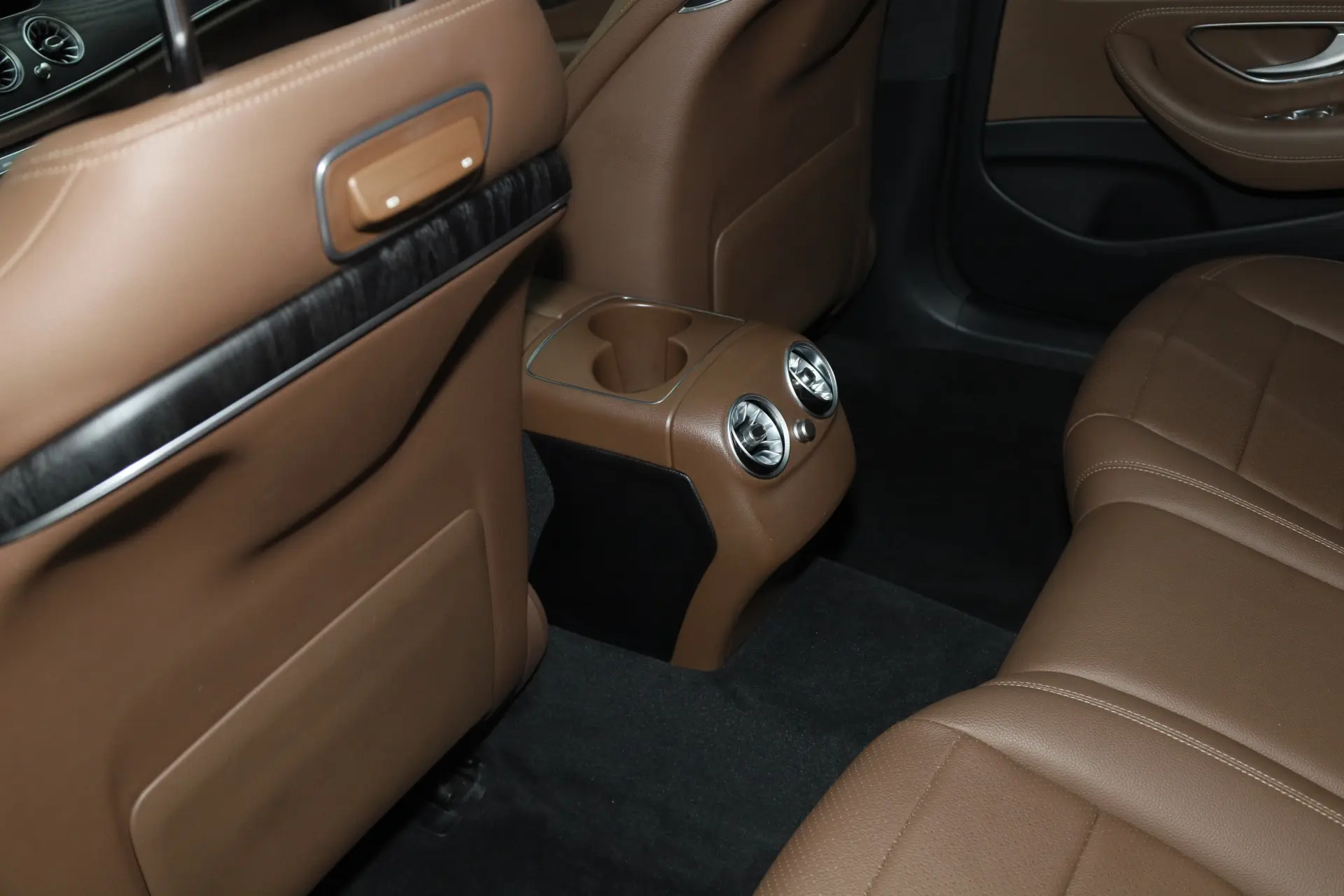 Mercedes-Benz E 300 L, 2020 26