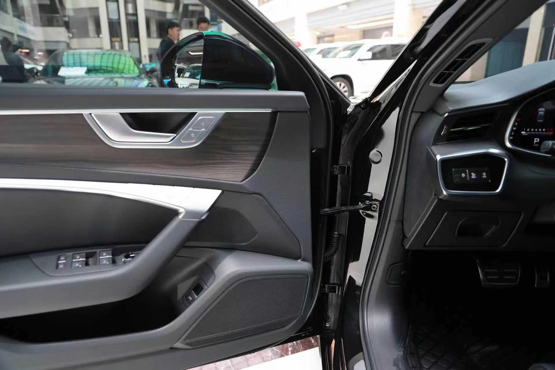 Audi A6L 45 TFSI, 2025 11