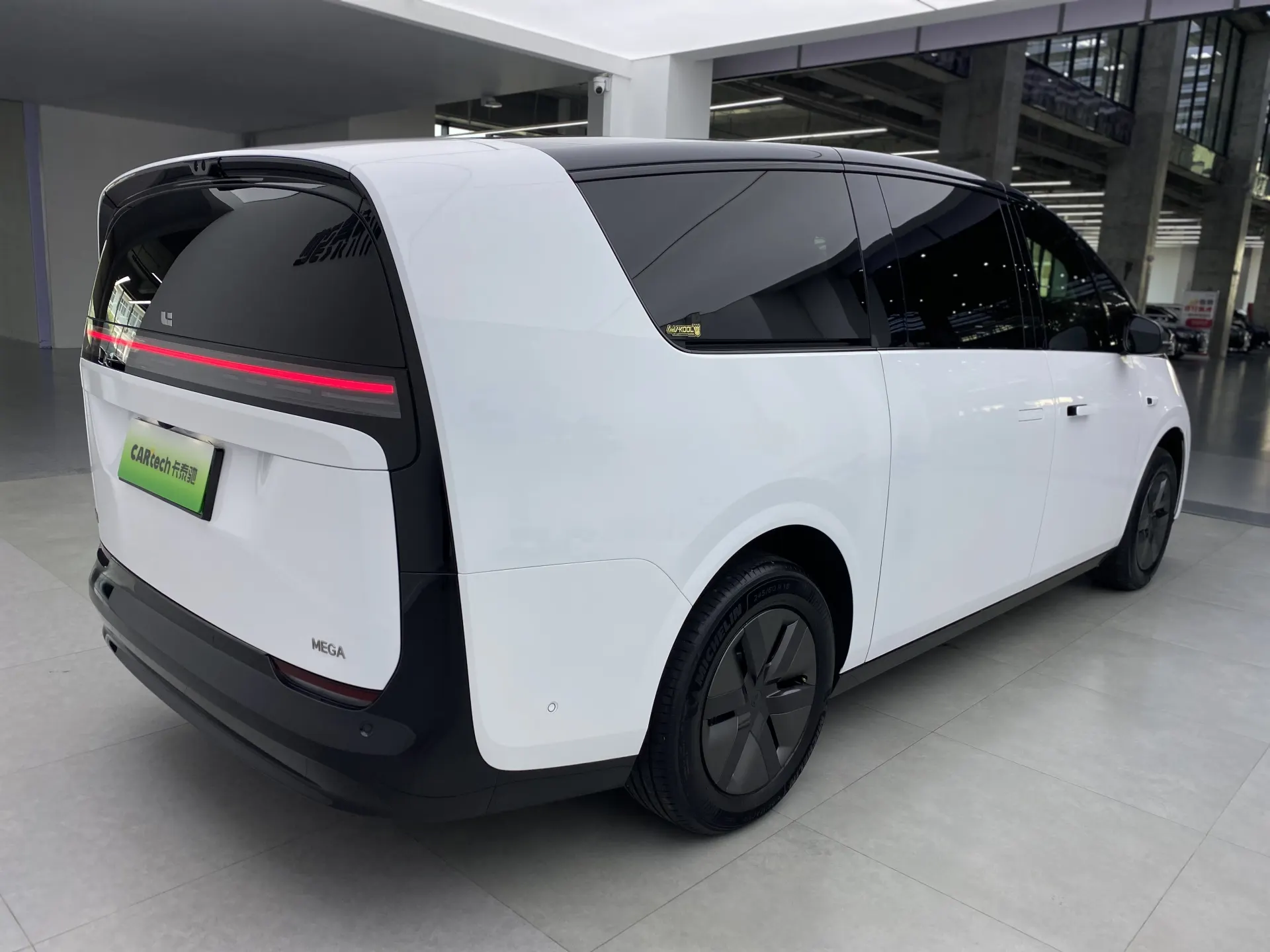 Li Auto MEGA, 2025 15