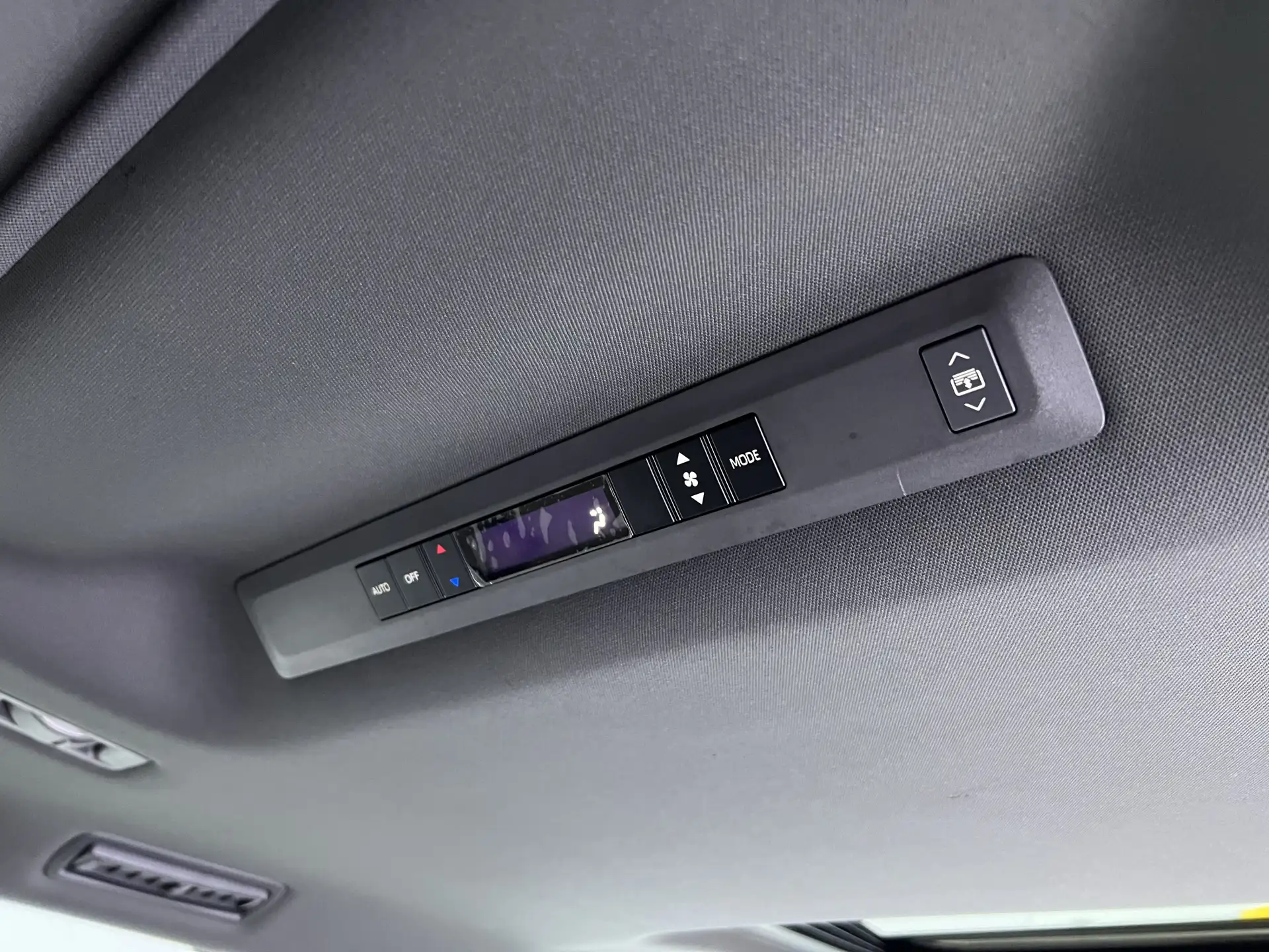 Toyota Granvia, 2024 23