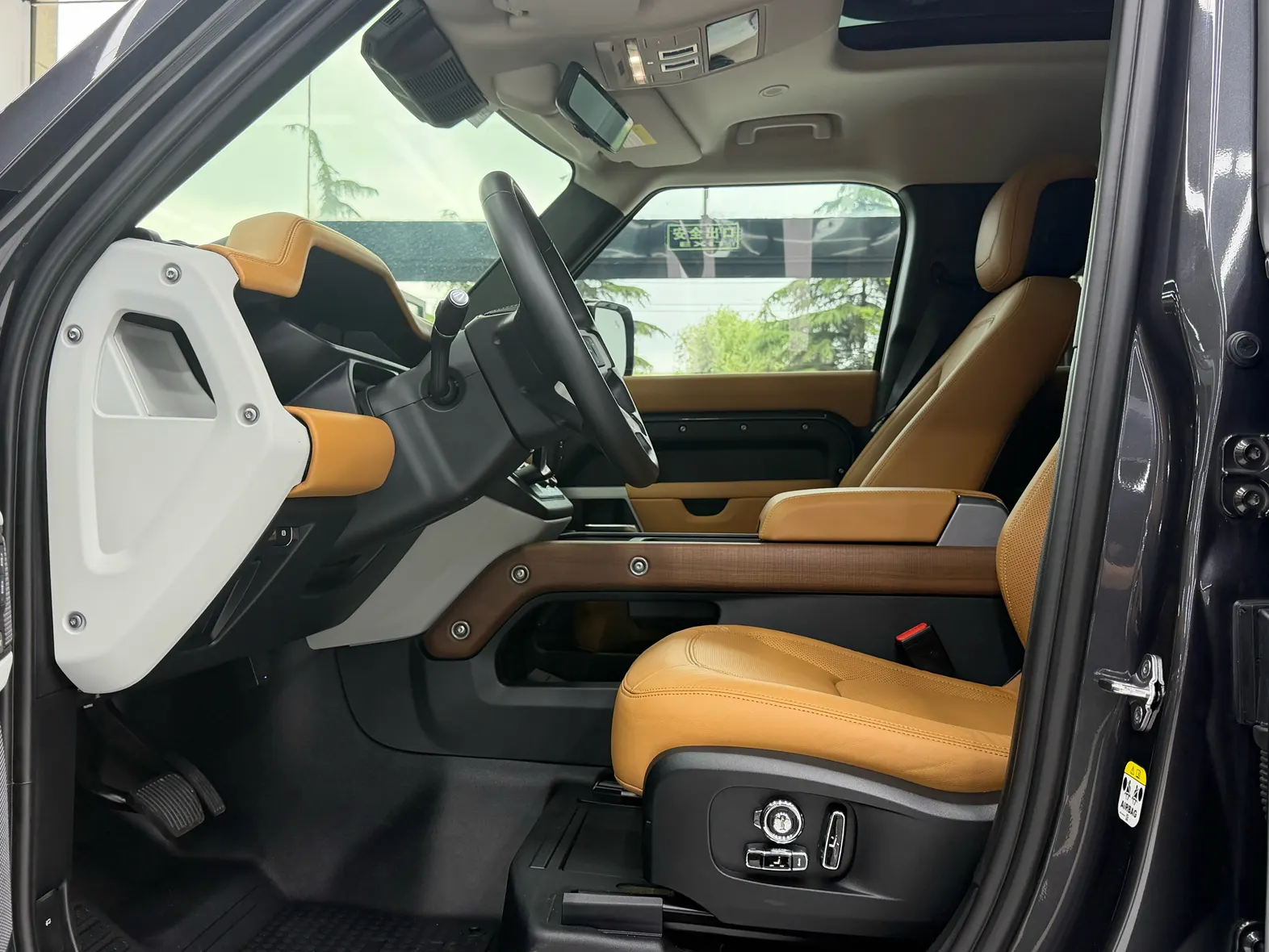 Land Rover Defender, 2023 13