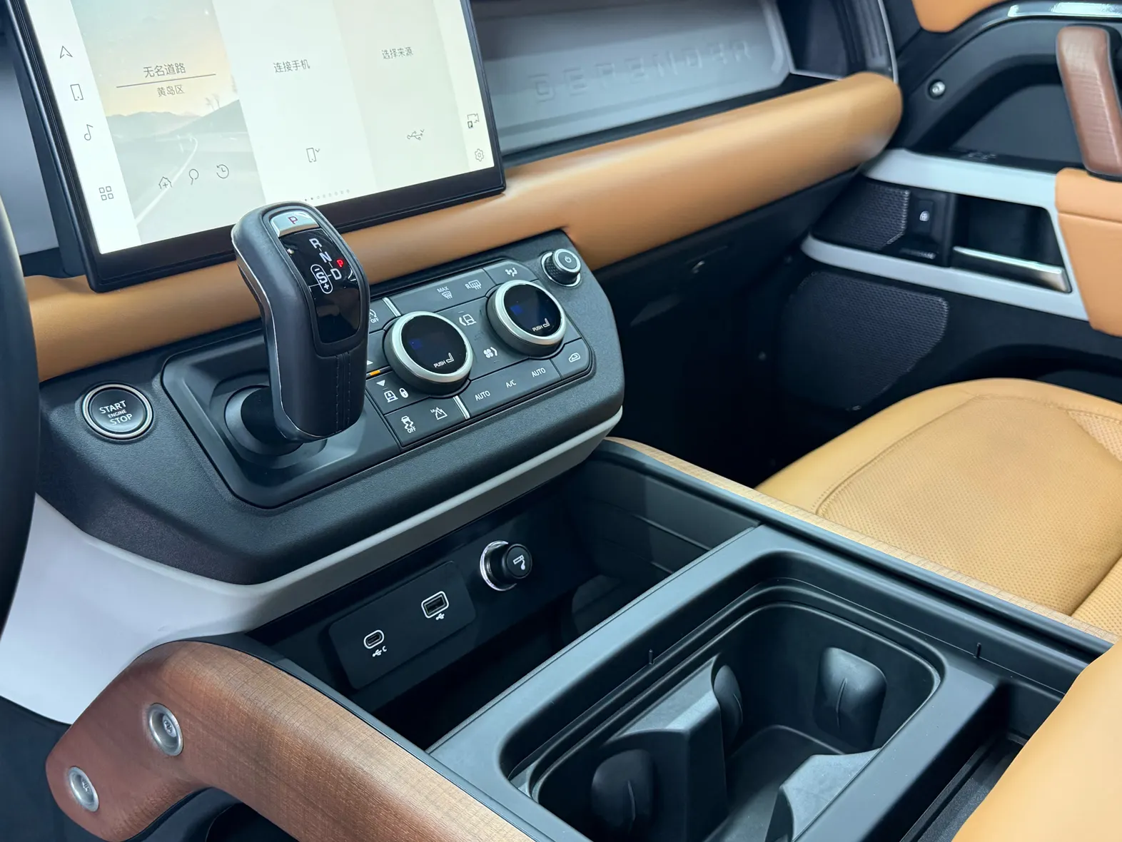 Land Rover Defender, 2023 21
