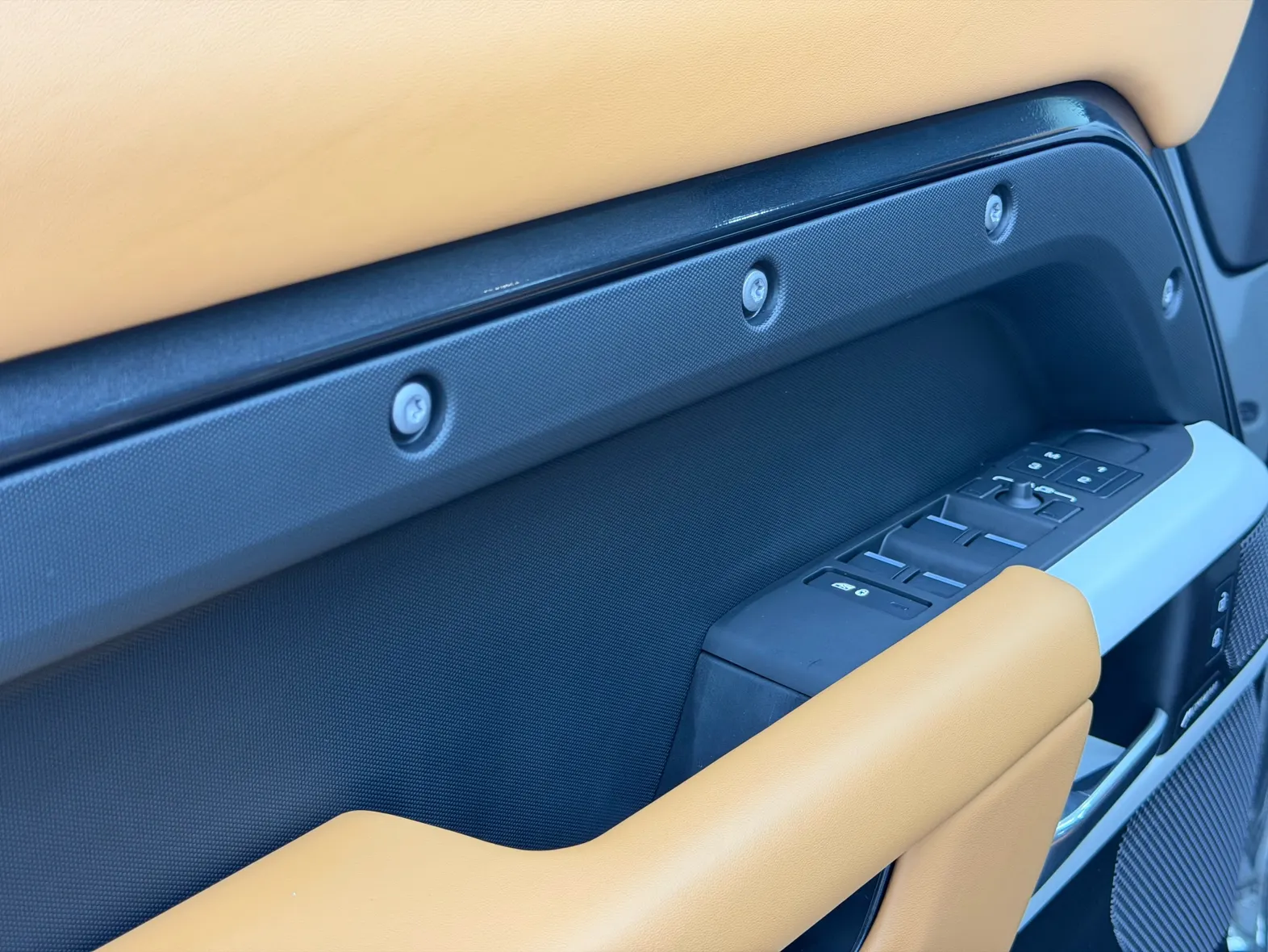 Land Rover Defender, 2023 12