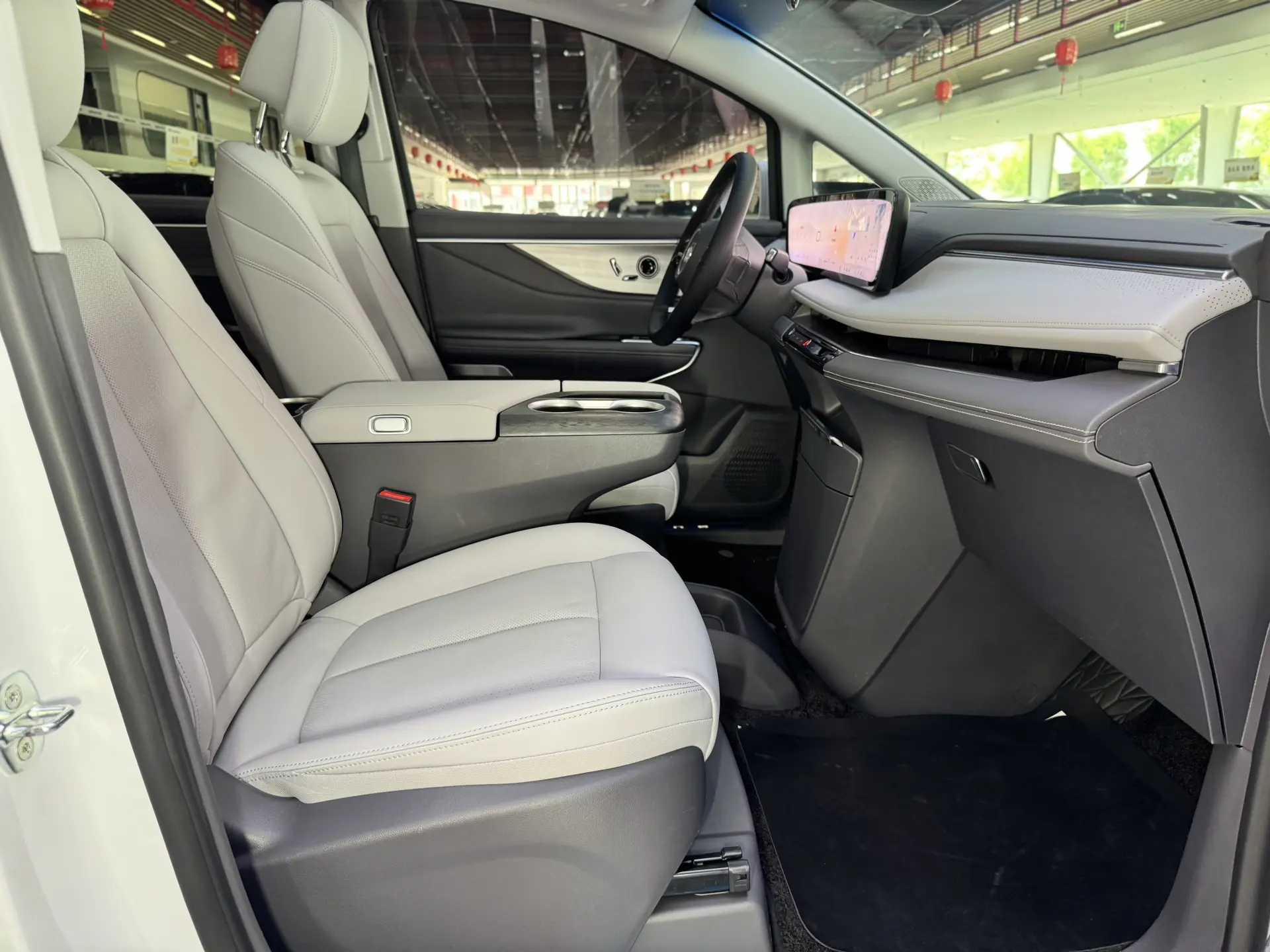 Buick GL8, 2025 18