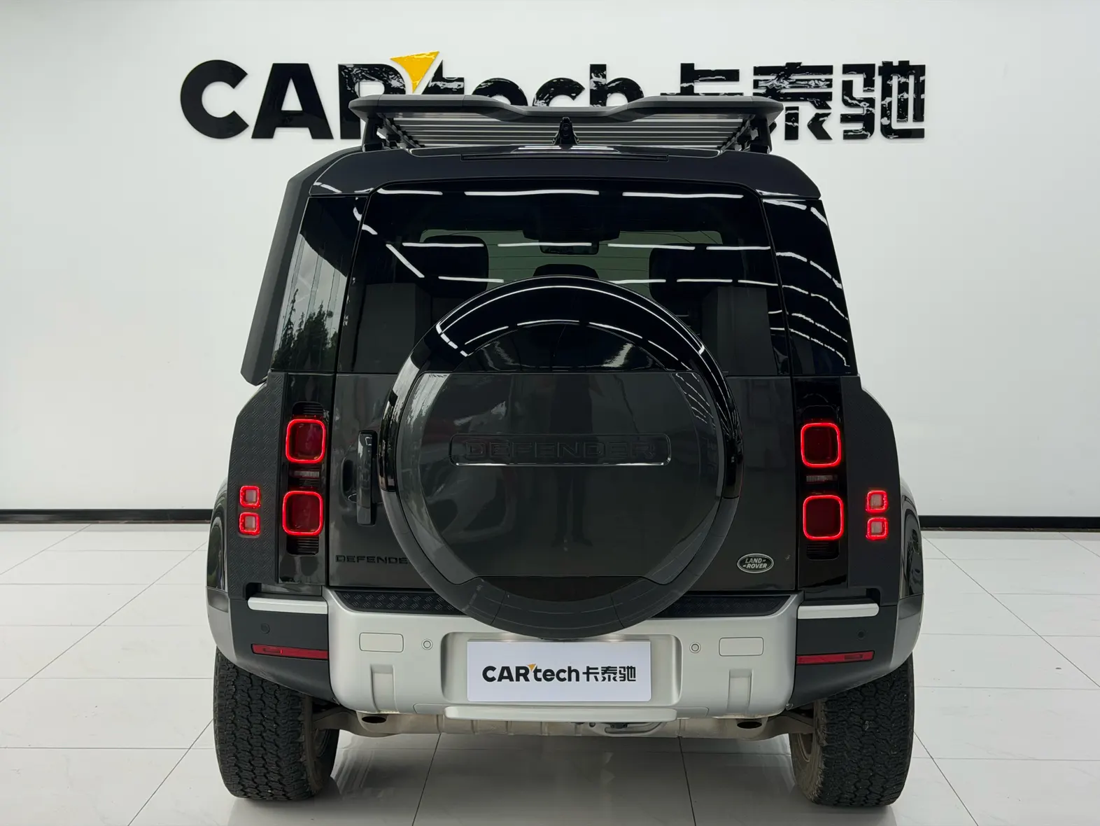 Land Rover Defender, 2023 4