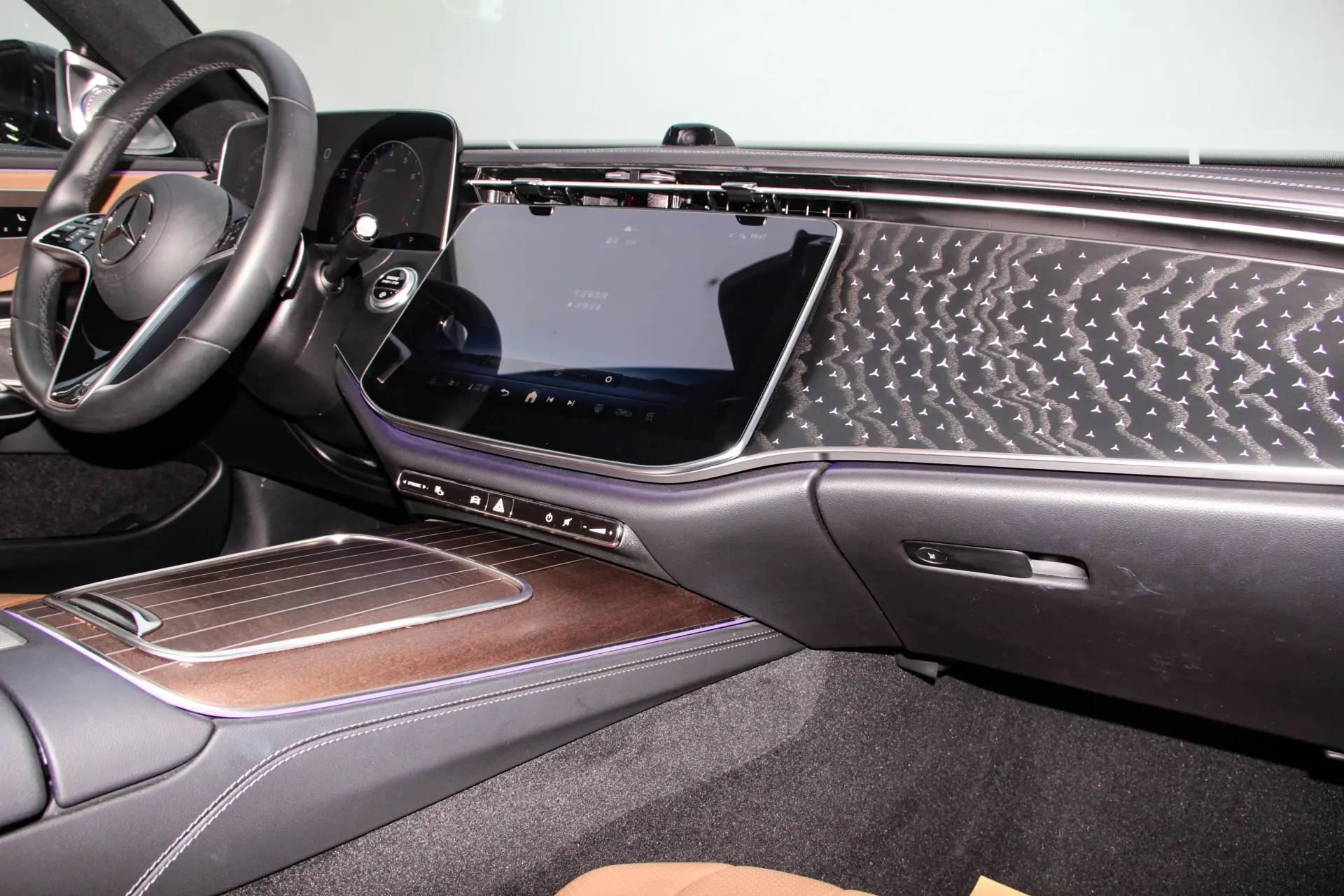 Mercedes-Benz E 300 L, 2024 23