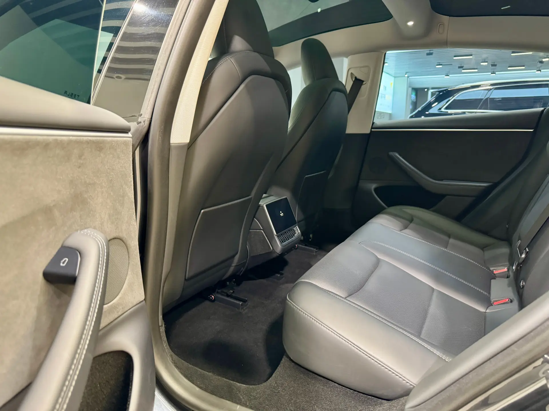 Tesla Model 3, 2024 17