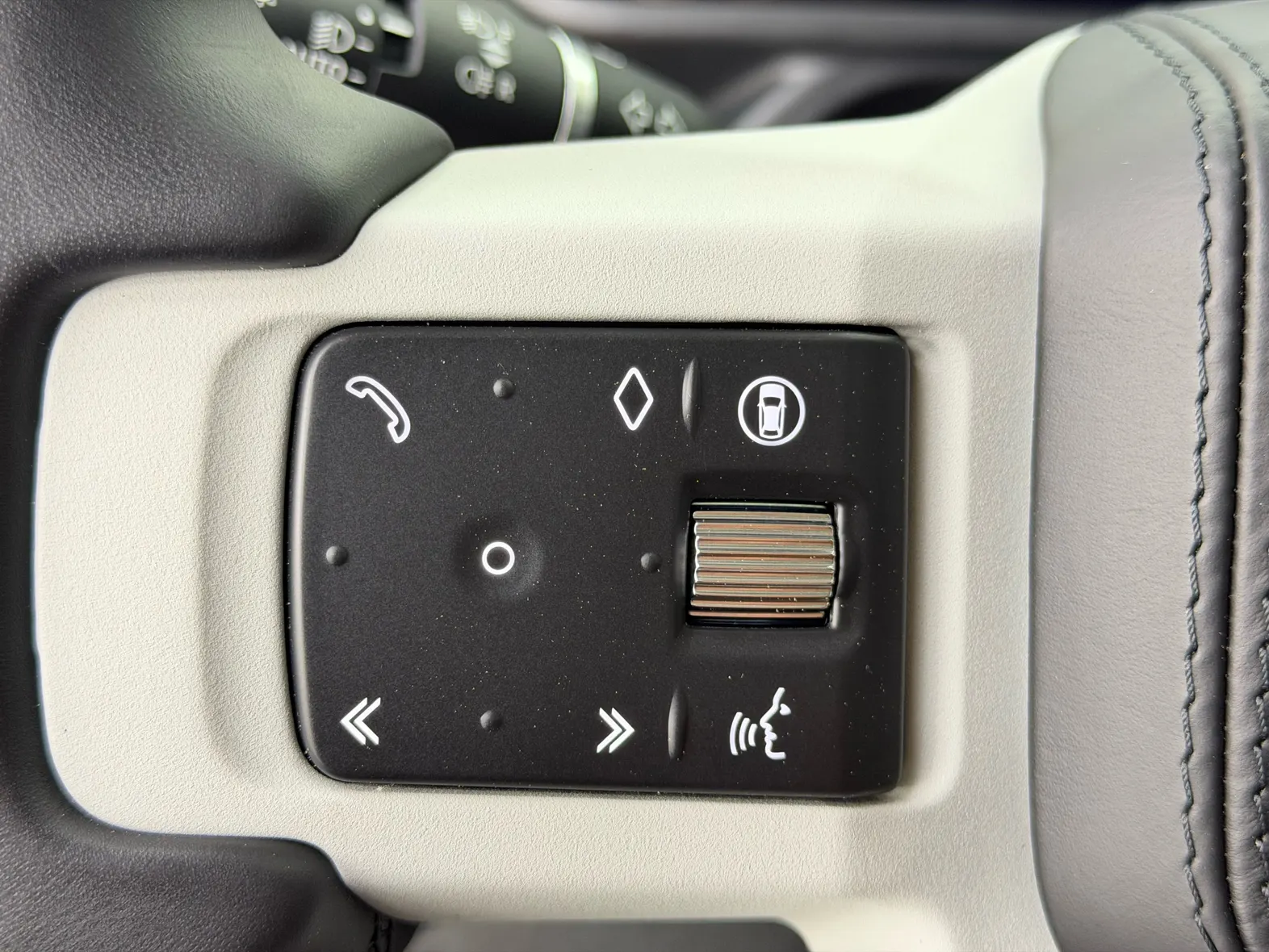 Land Rover Defender, 2023 22