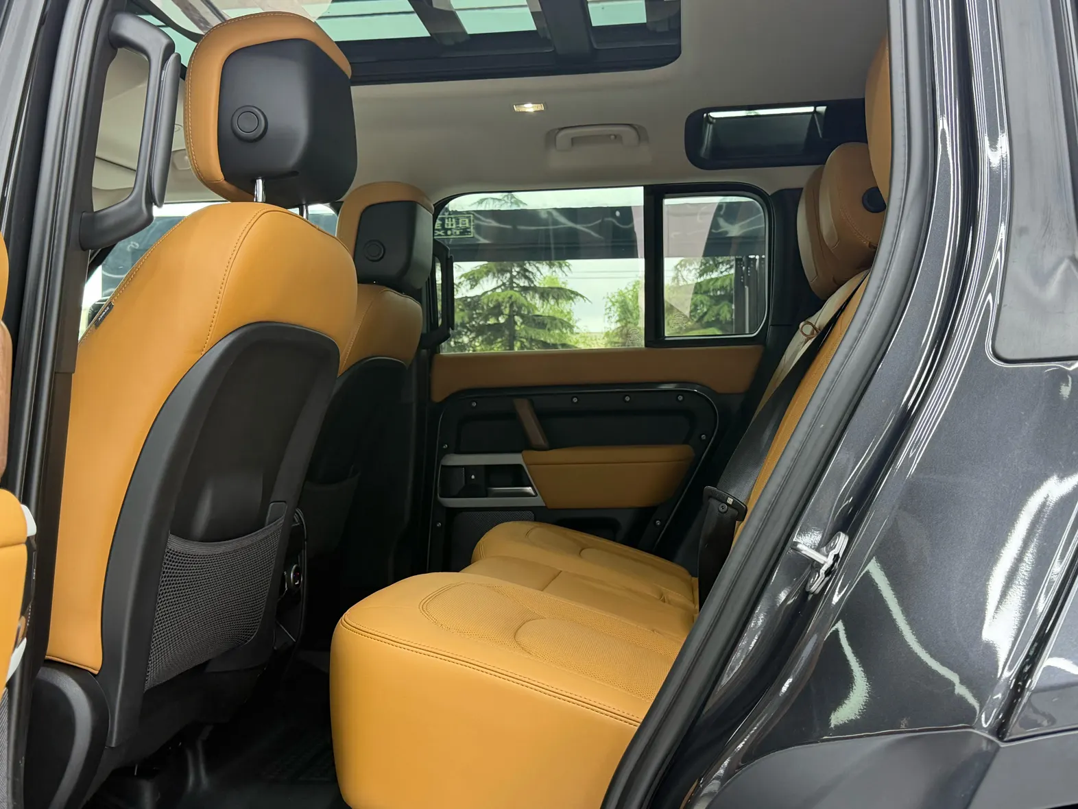 Land Rover Defender, 2023 15