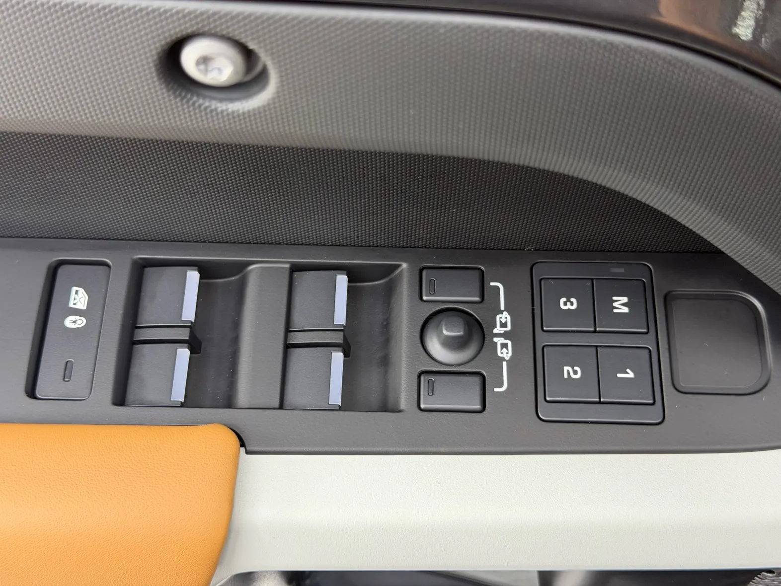 Land Rover Defender, 2023 18